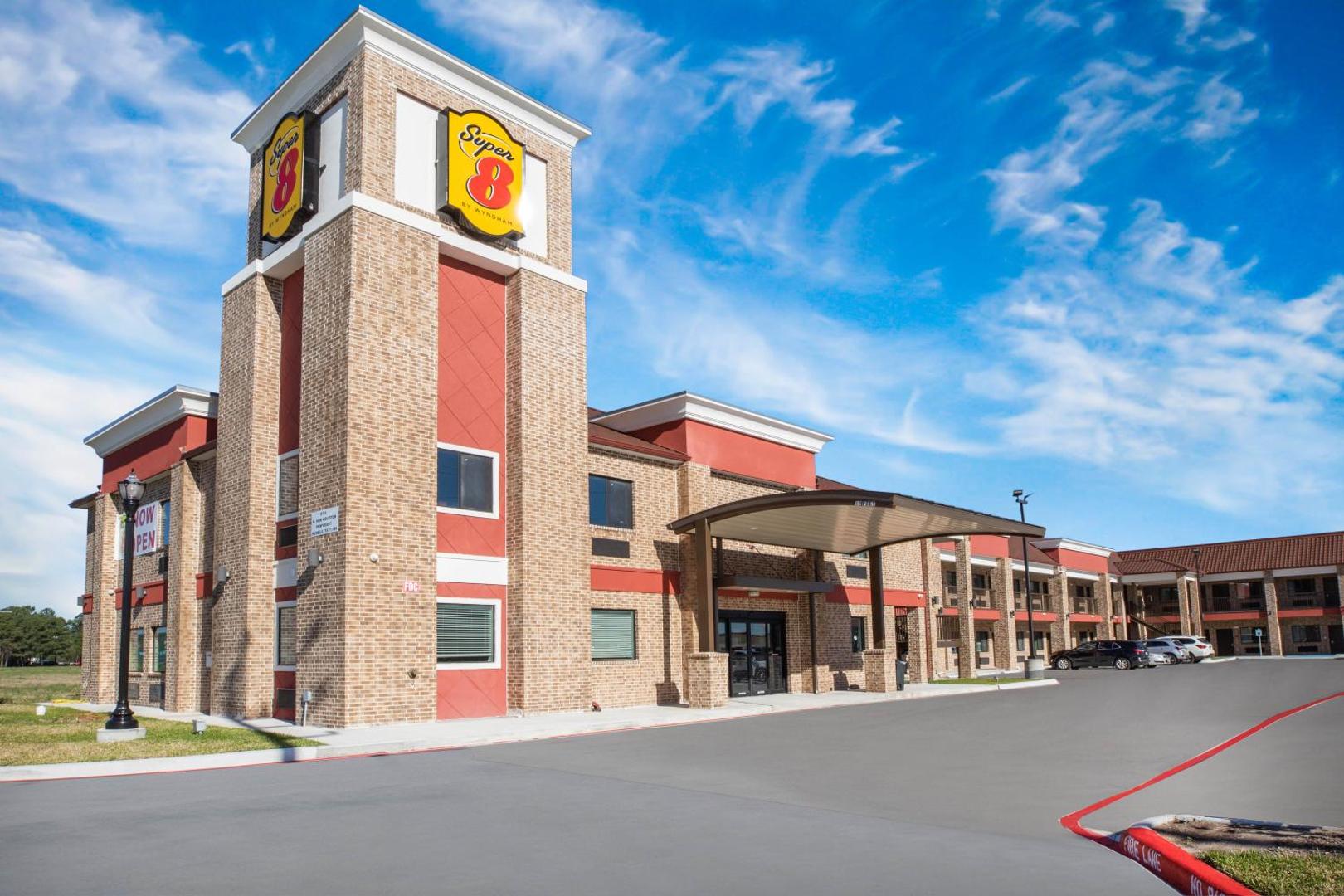 Super 8 by Wyndham Humble/Fallcreek/Houston