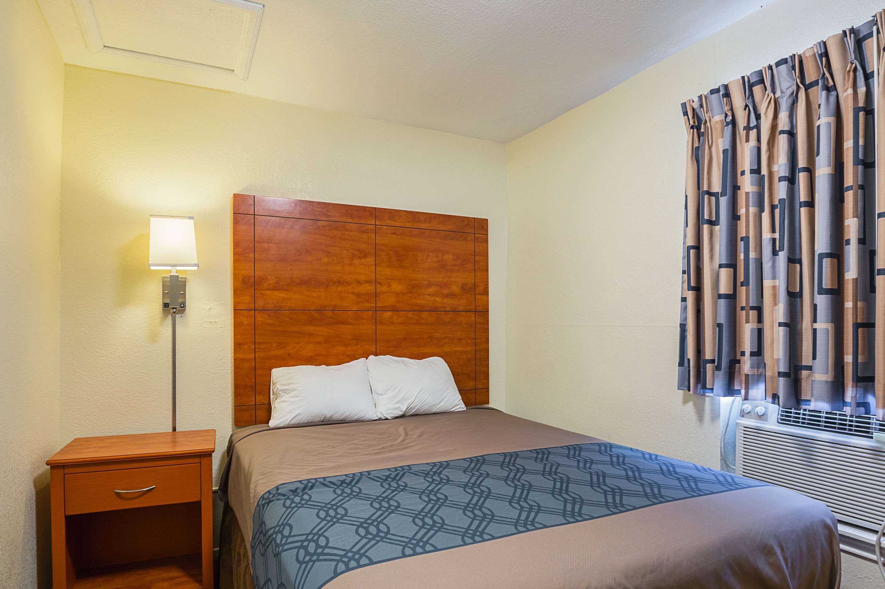 Econo Lodge Huntsville University Area