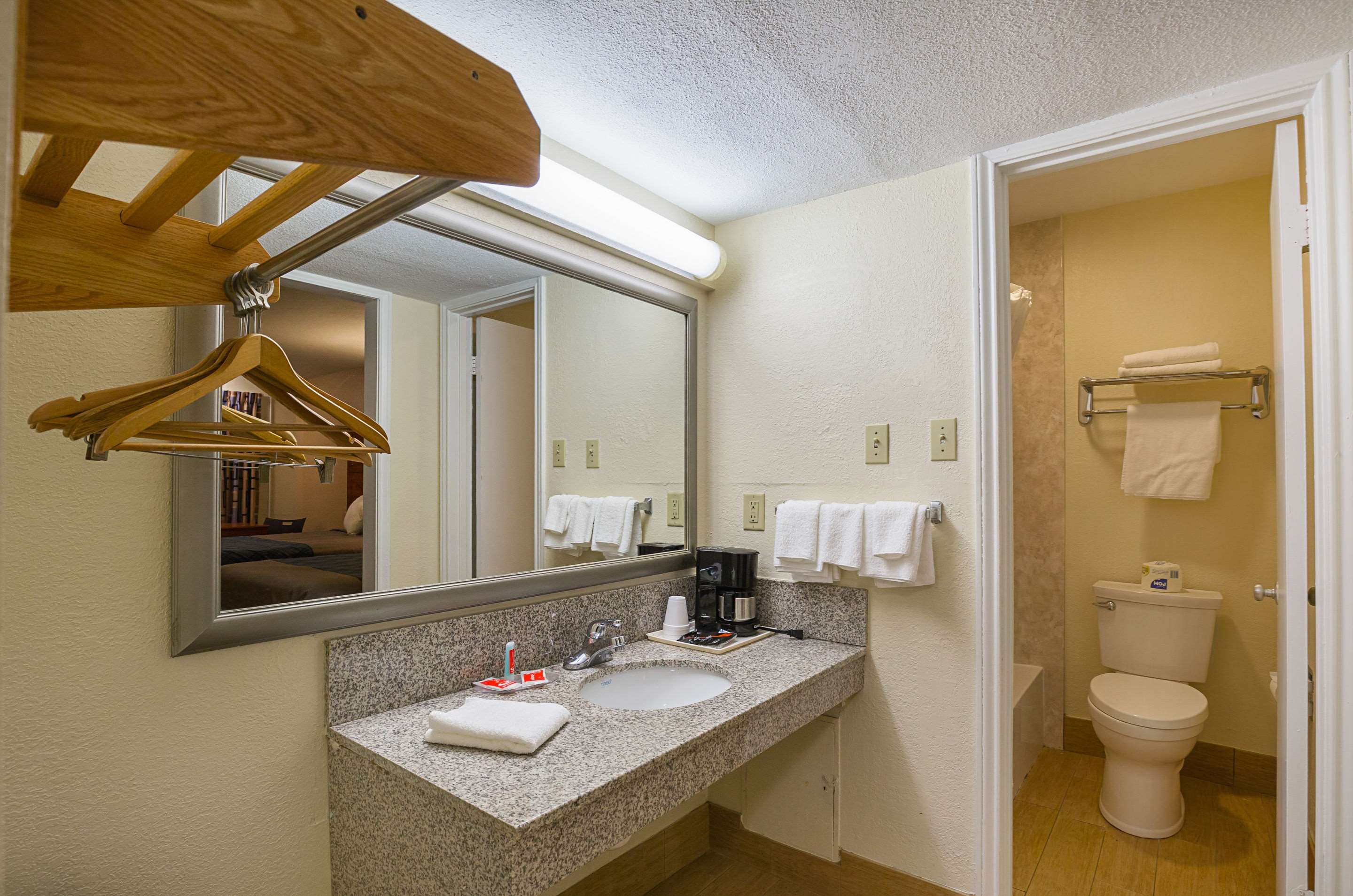 Econo Lodge Huntsville University Area