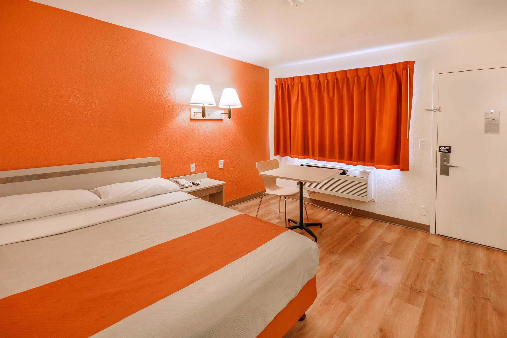 Motel 6 Huntsville