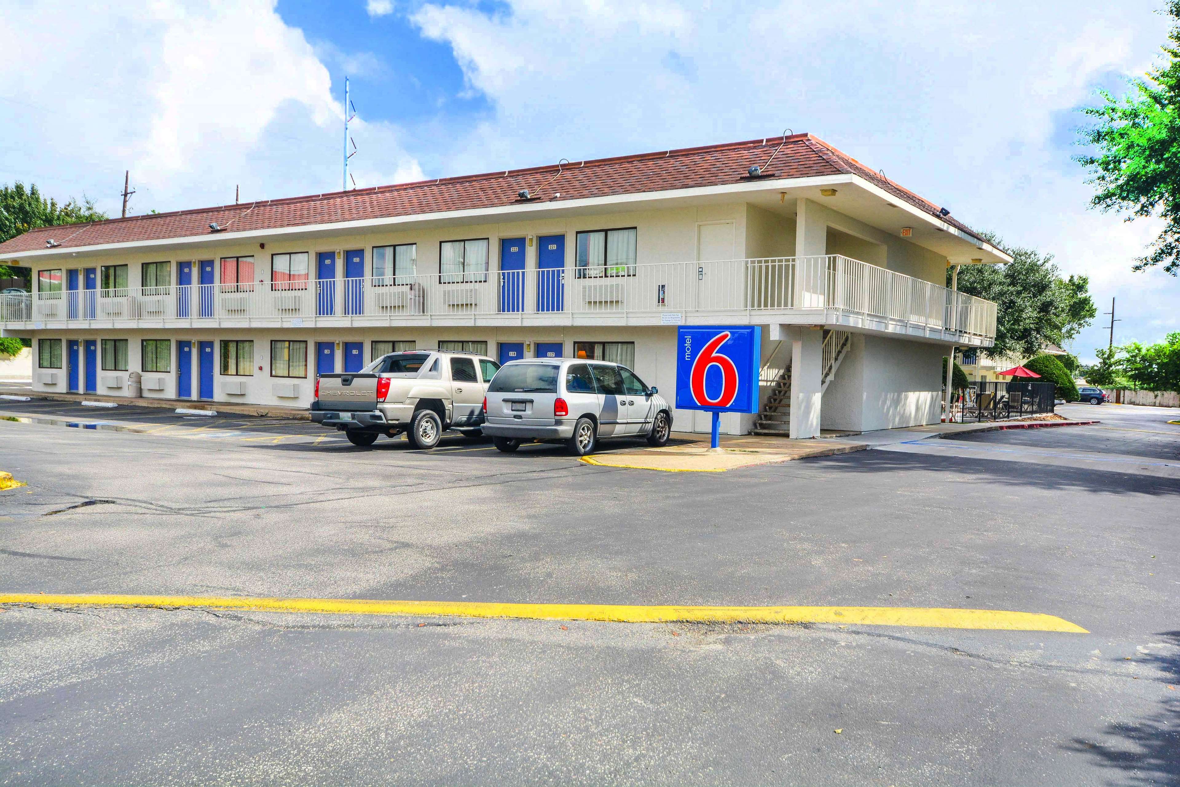 Motel 6 Huntsville
