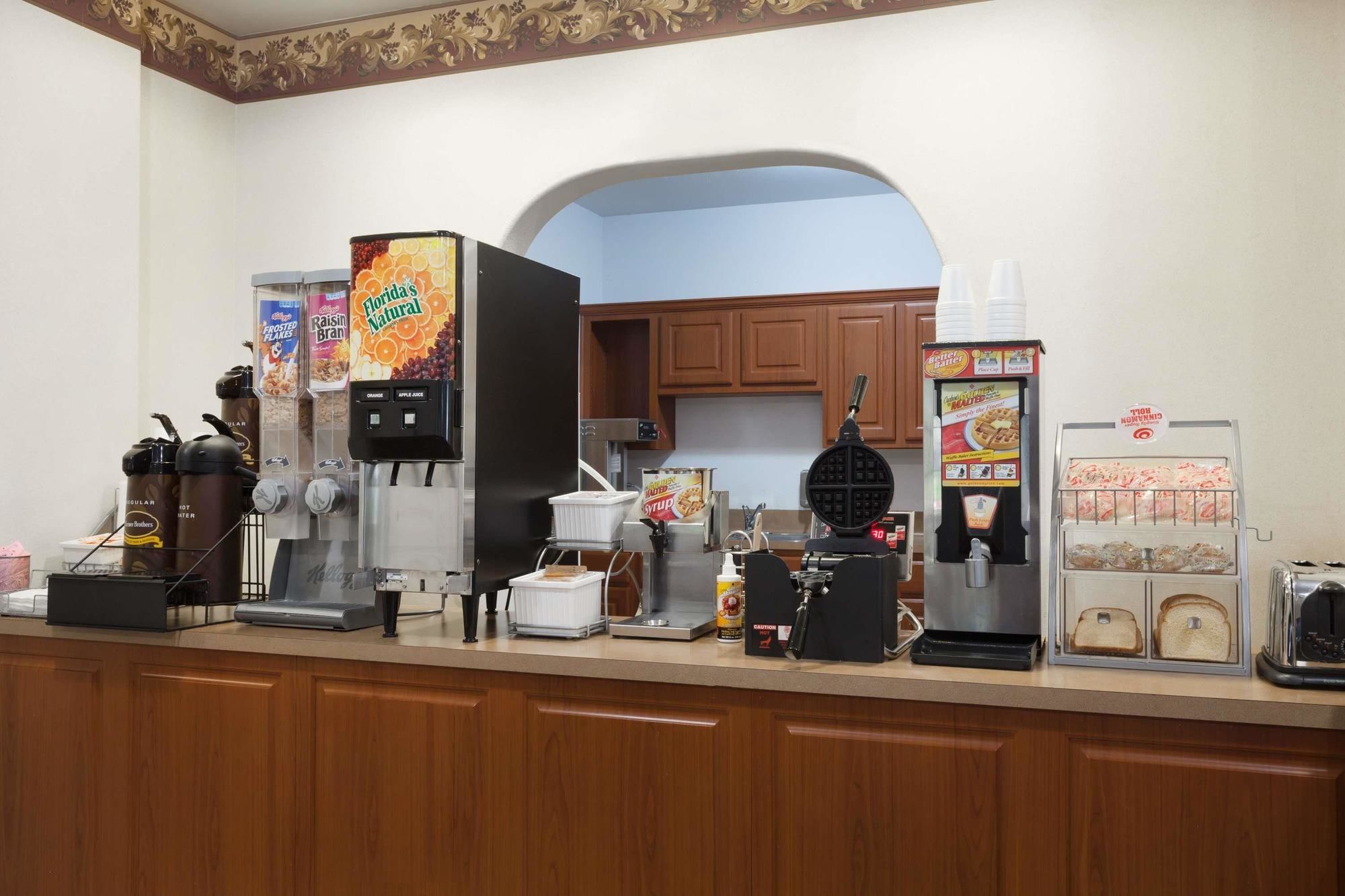 Super 8 by Wyndham Huntsville