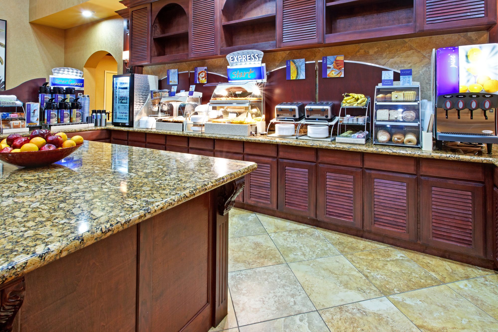 Holiday Inn Express Hotel & Suites West Hurst DFW Airport