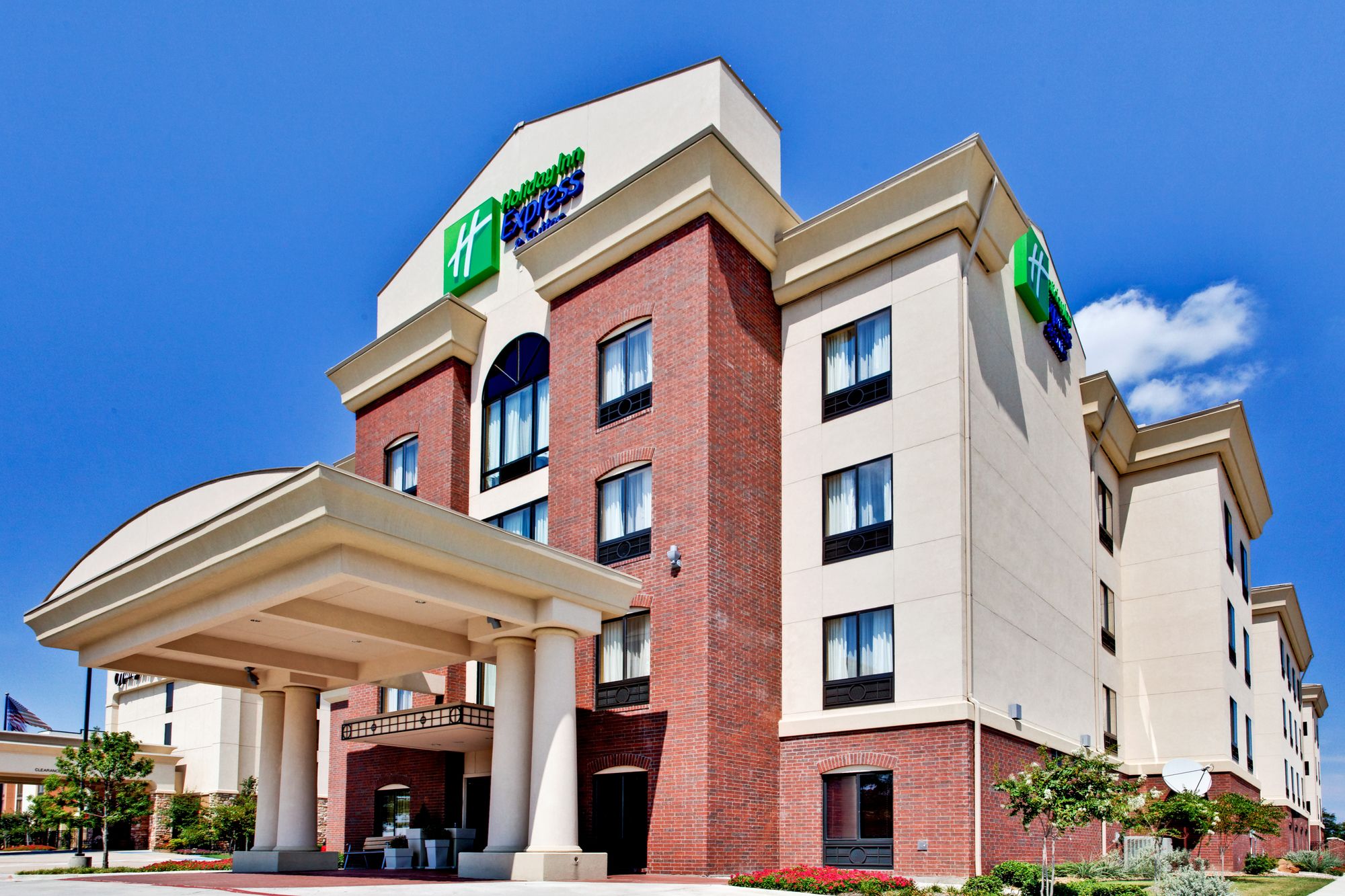 Holiday Inn Express Hotel & Suites West Hurst DFW Airport