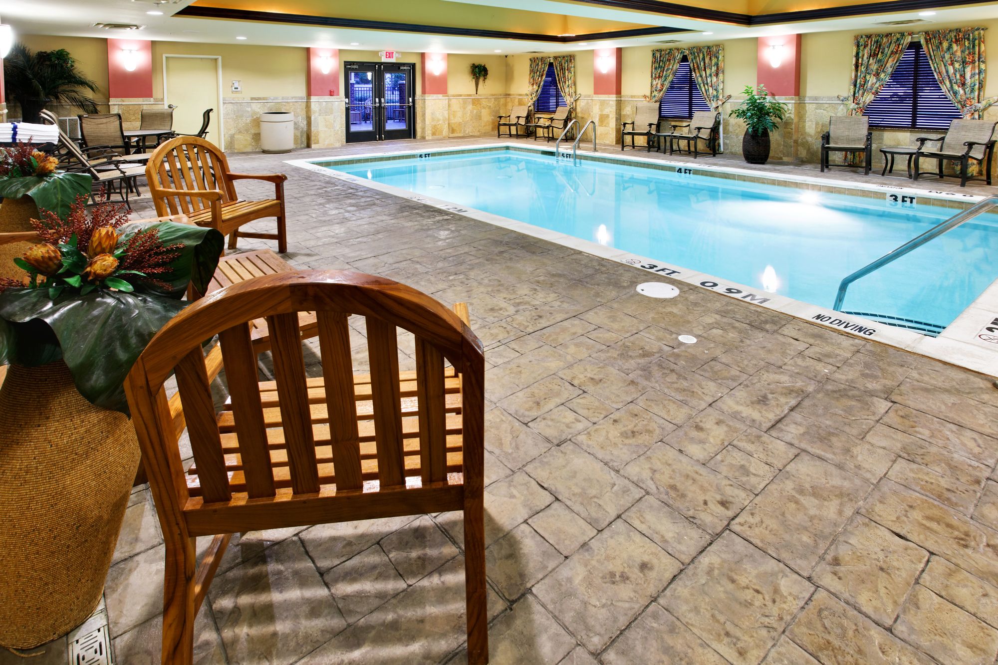 Holiday Inn Express Hotel & Suites West Hurst DFW Airport