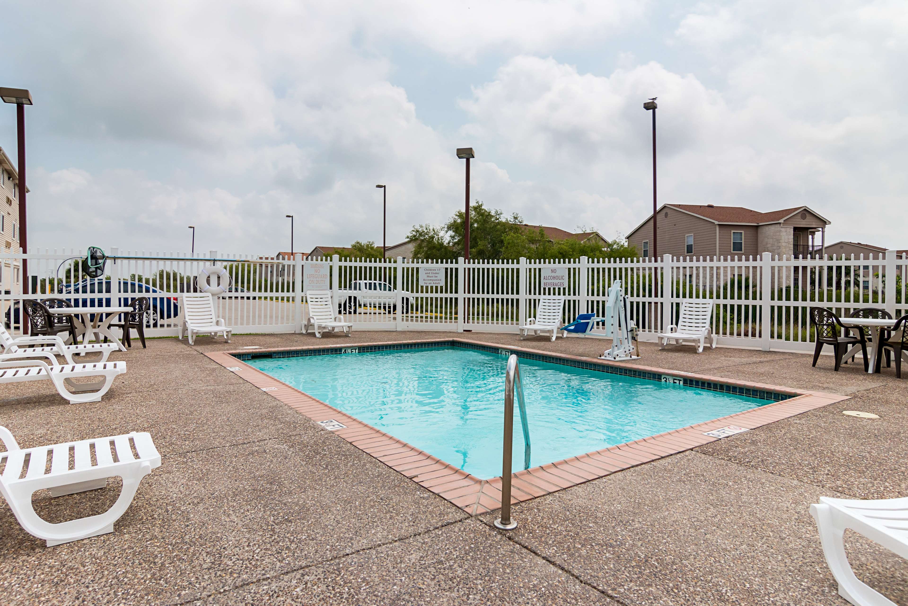 Studio 6 Ingleside