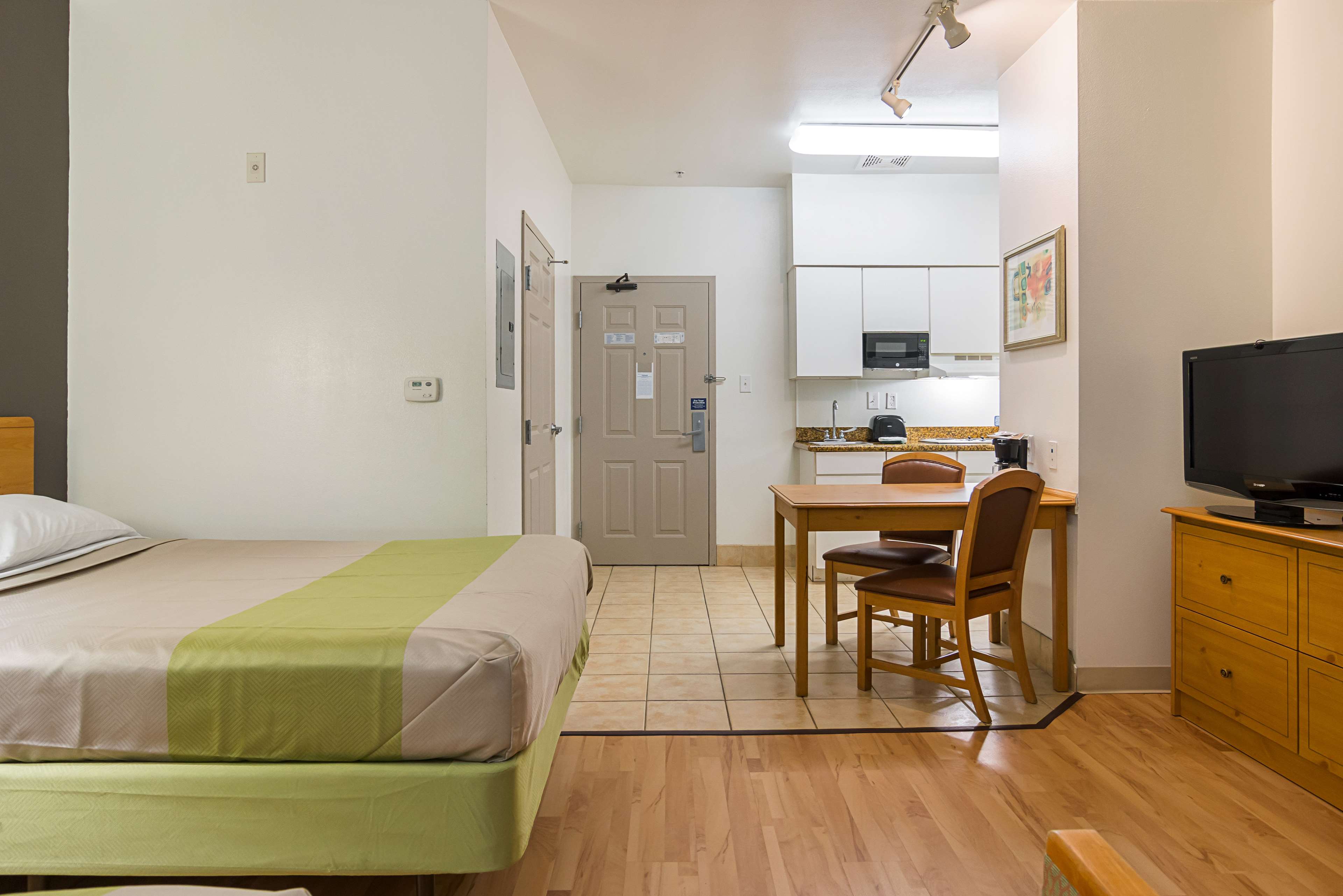 Studio 6 Ingleside