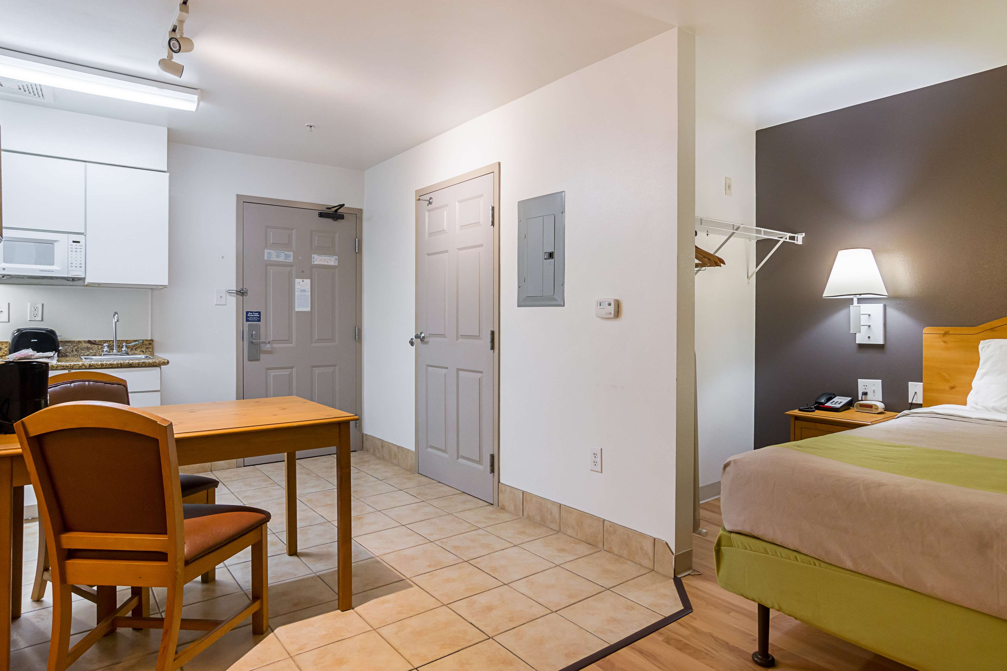 Studio 6 Ingleside