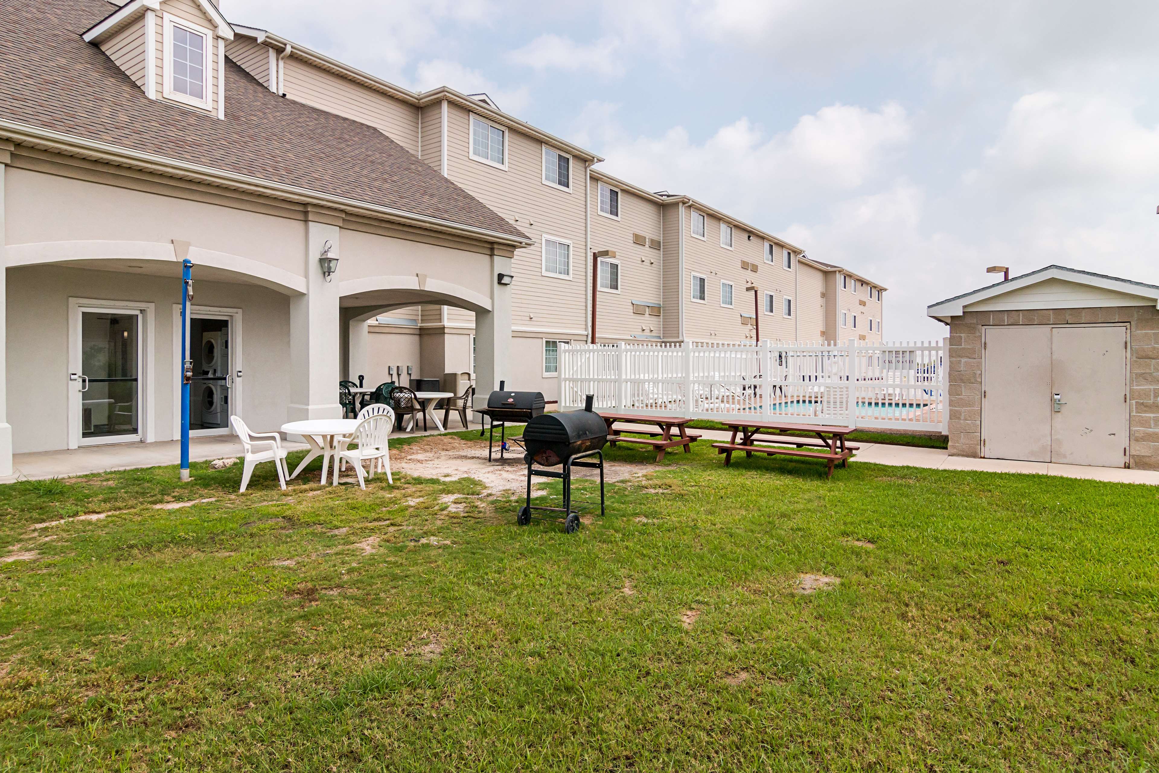 Studio 6 Ingleside