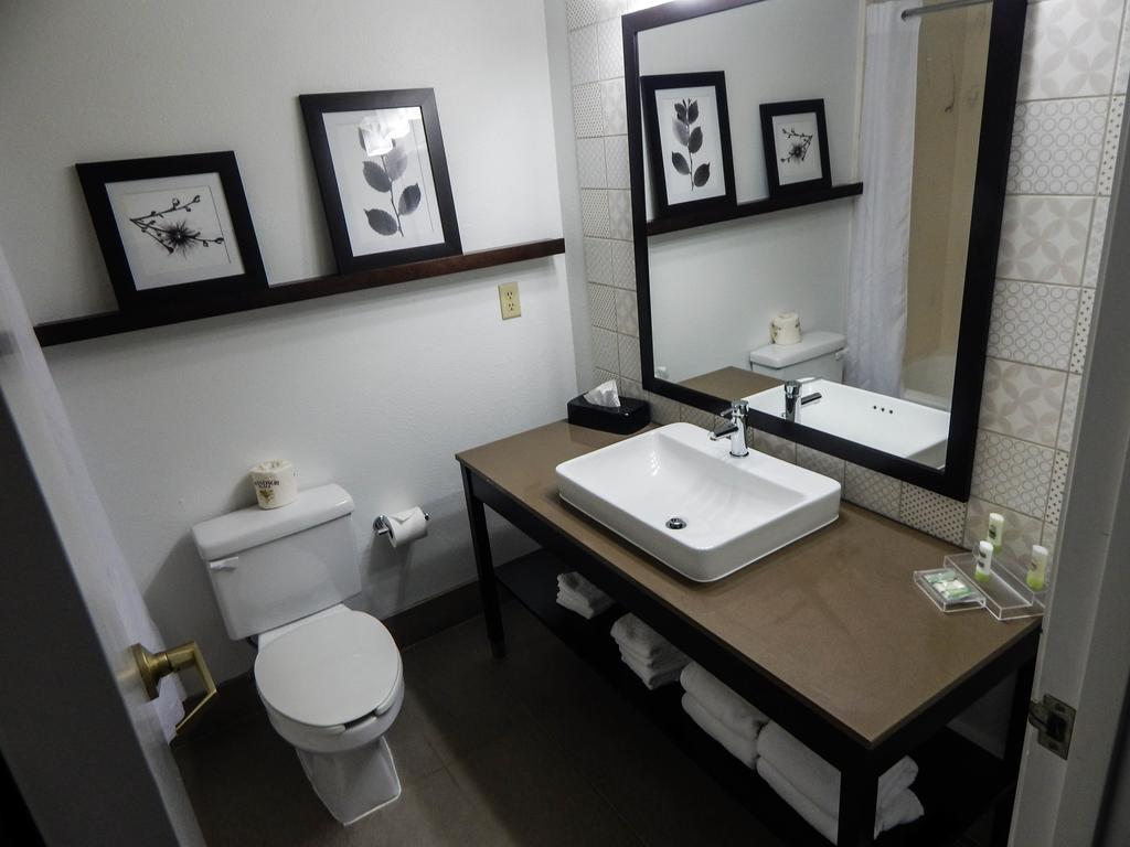 Country Inn & Suites by Radisson, DFW Airport South, TX