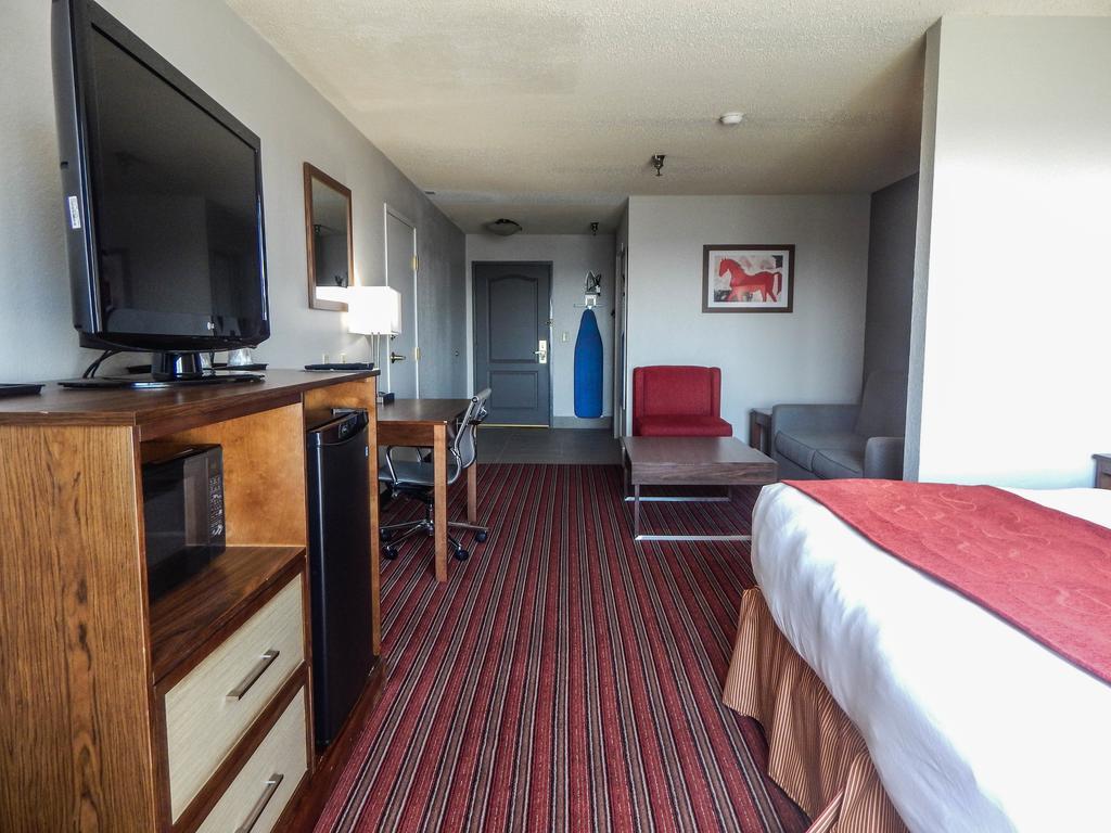 Country Inn & Suites by Radisson, DFW Airport South, TX