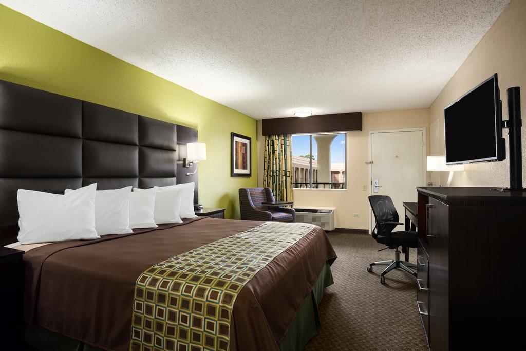 Days Inn by Wyndham Dallas Irving