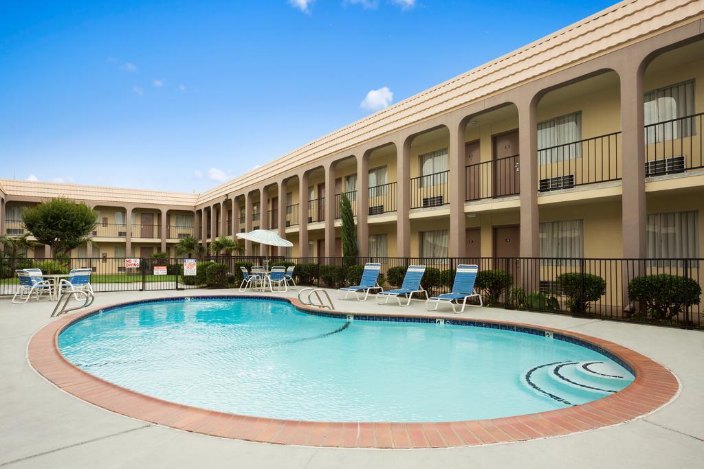 Days Inn by Wyndham Dallas Irving
