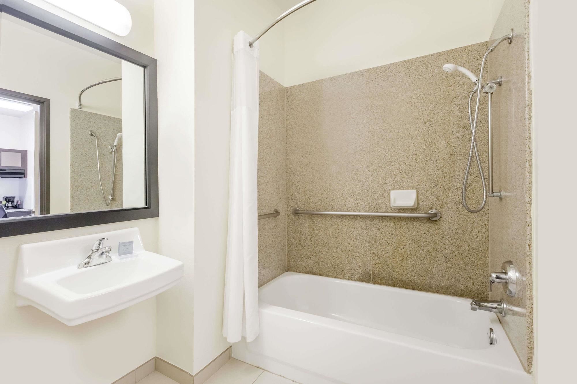 Hawthorn Suites By Wyndham Irving DFW South