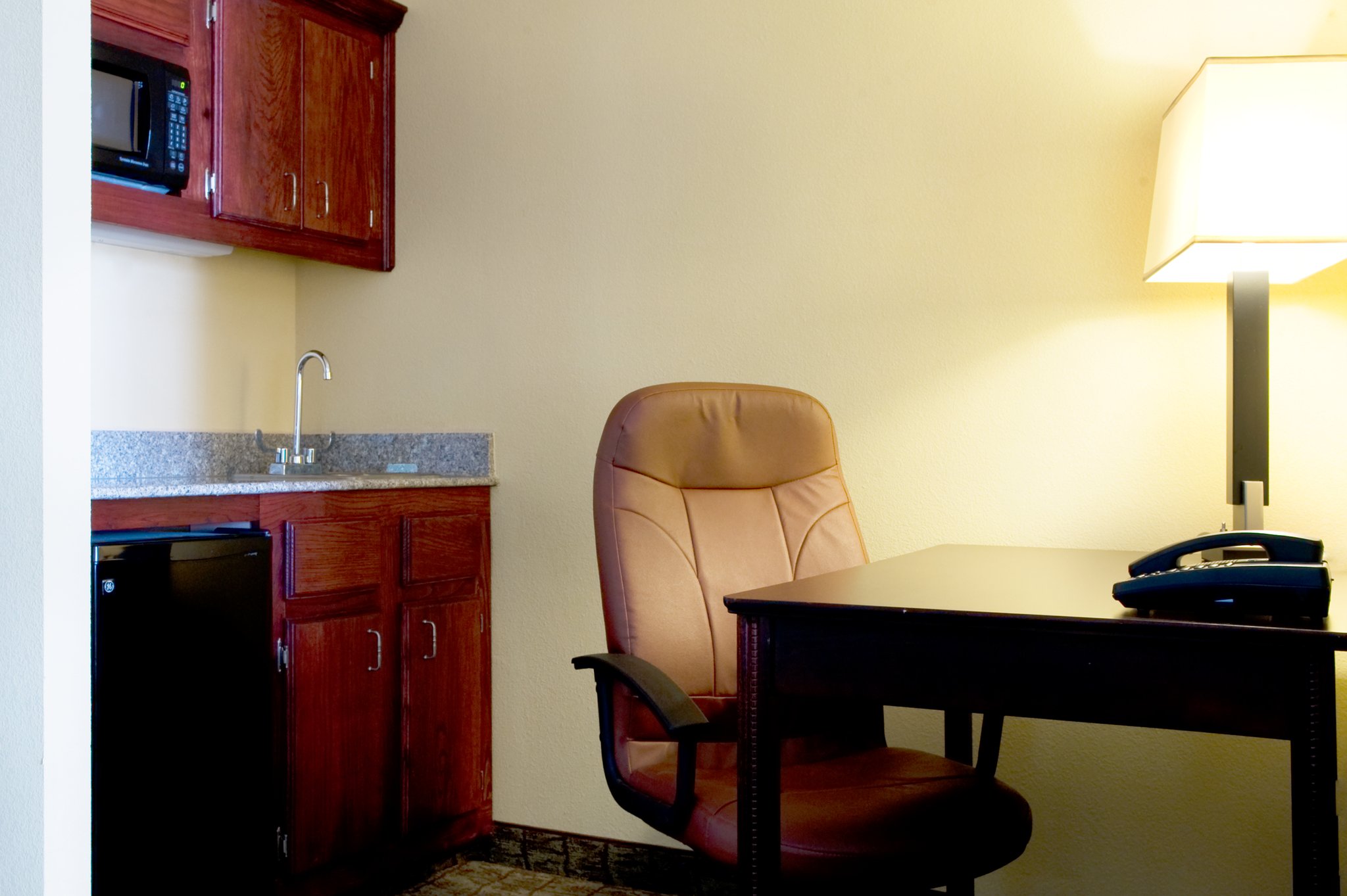 Holiday Inn Express Hotel & Suites Dallas Ft. Worth Airport South