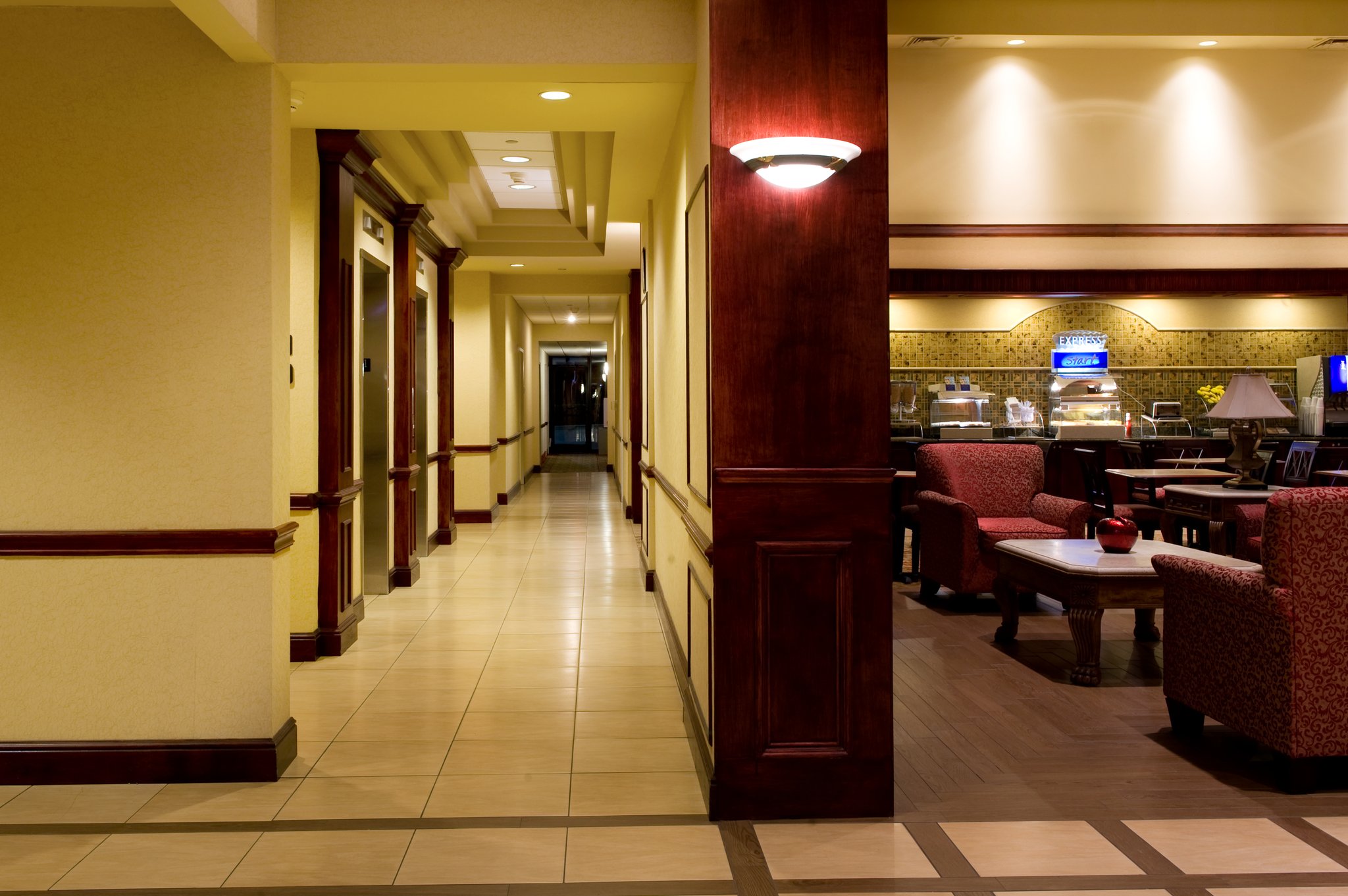 Holiday Inn Express Hotel & Suites Dallas Ft. Worth Airport South