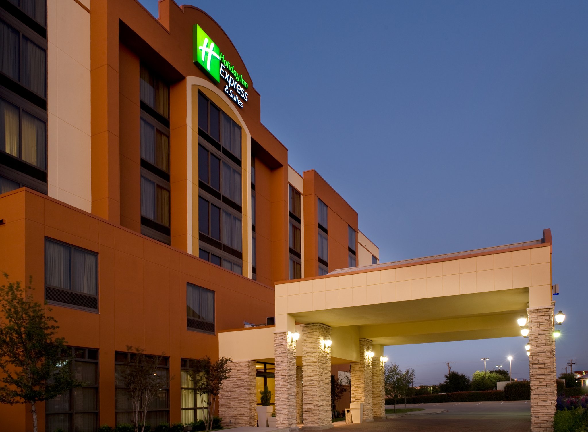 Holiday Inn Express Hotel & Suites Dallas Ft. Worth Airport South