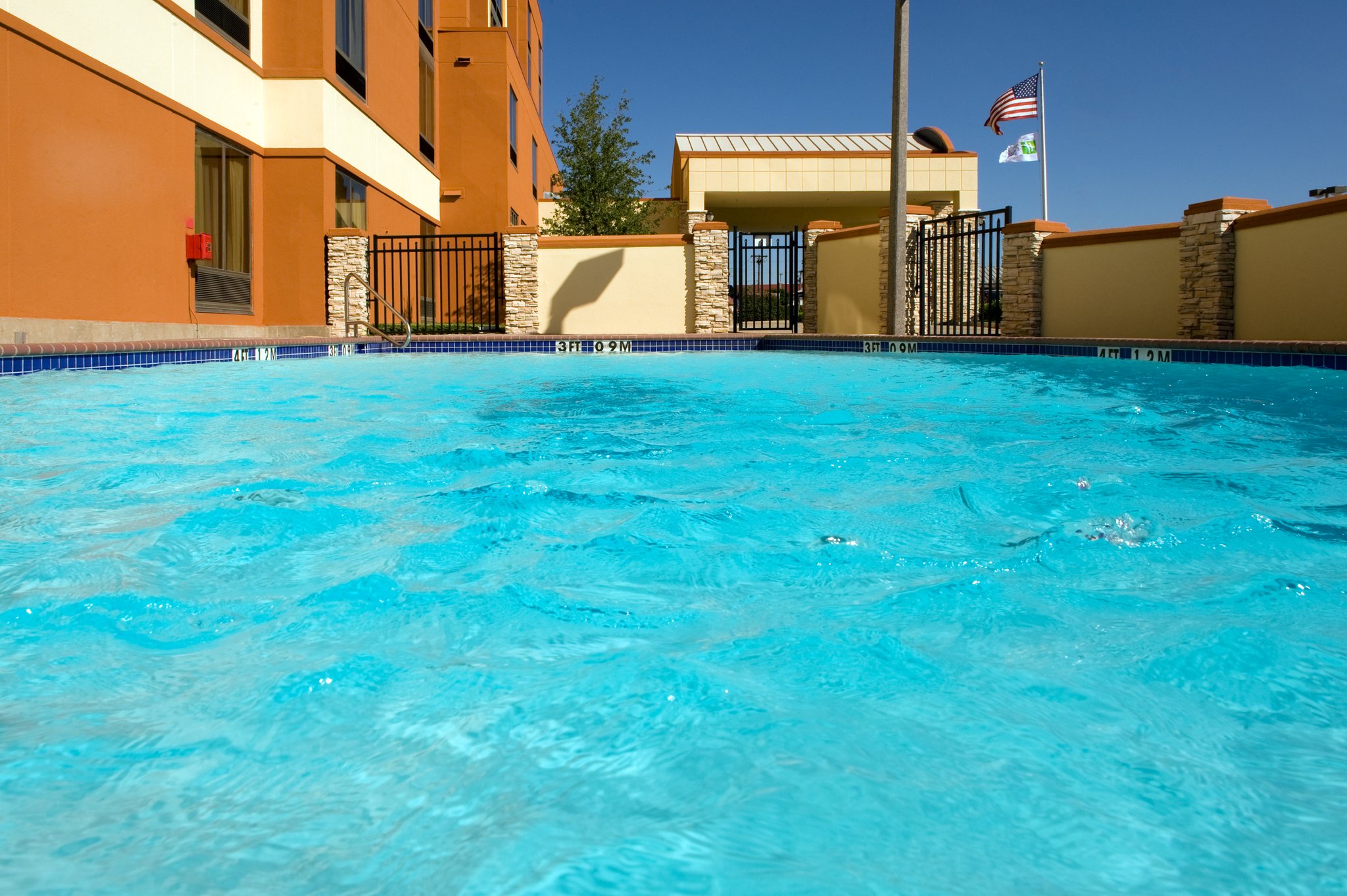 Holiday Inn Express Hotel & Suites Dallas Ft. Worth Airport South