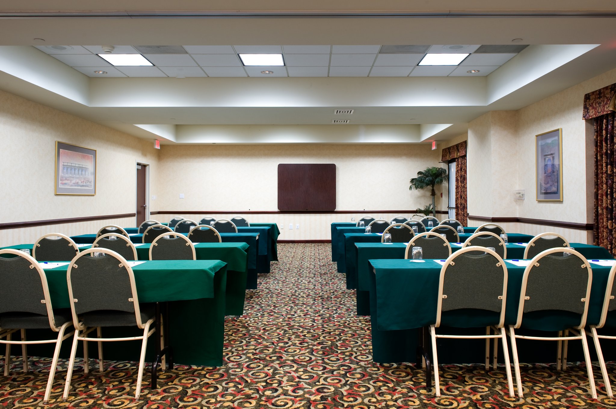 Holiday Inn Express Hotel & Suites Dallas Ft. Worth Airport South