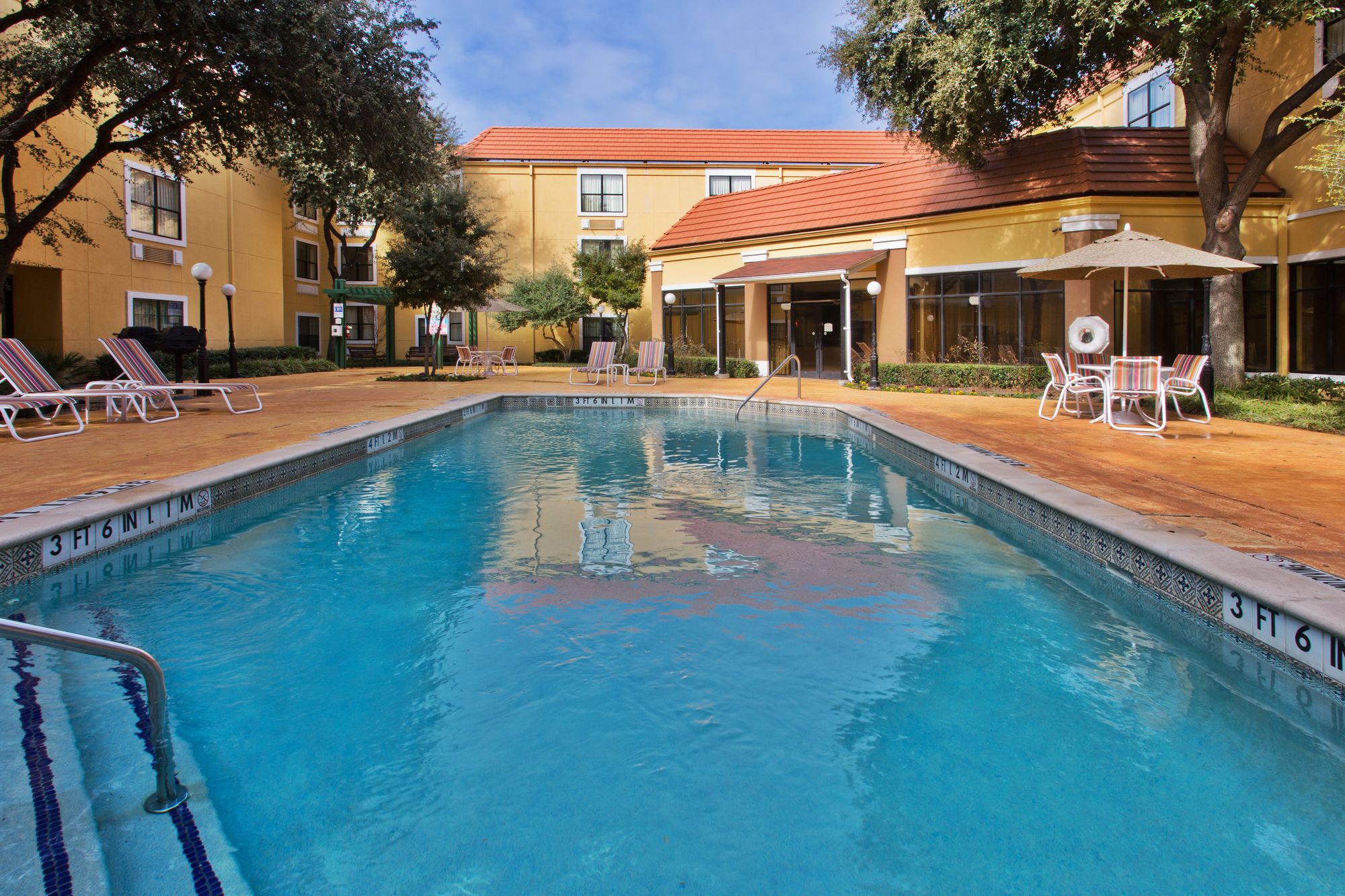 Holiday Inn Express Hotel & Suites DFW North