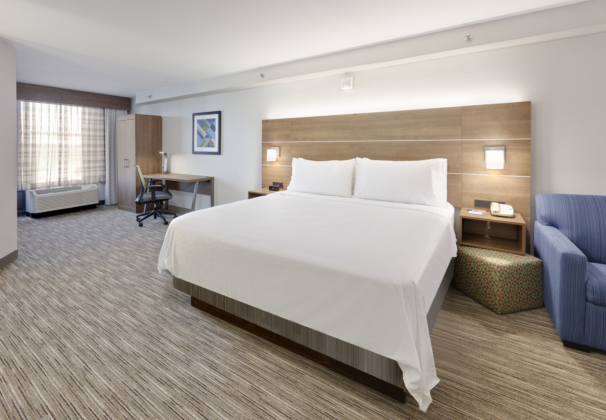 Holiday Inn Express & Suites Irving Conv Ctr - Las Colinas