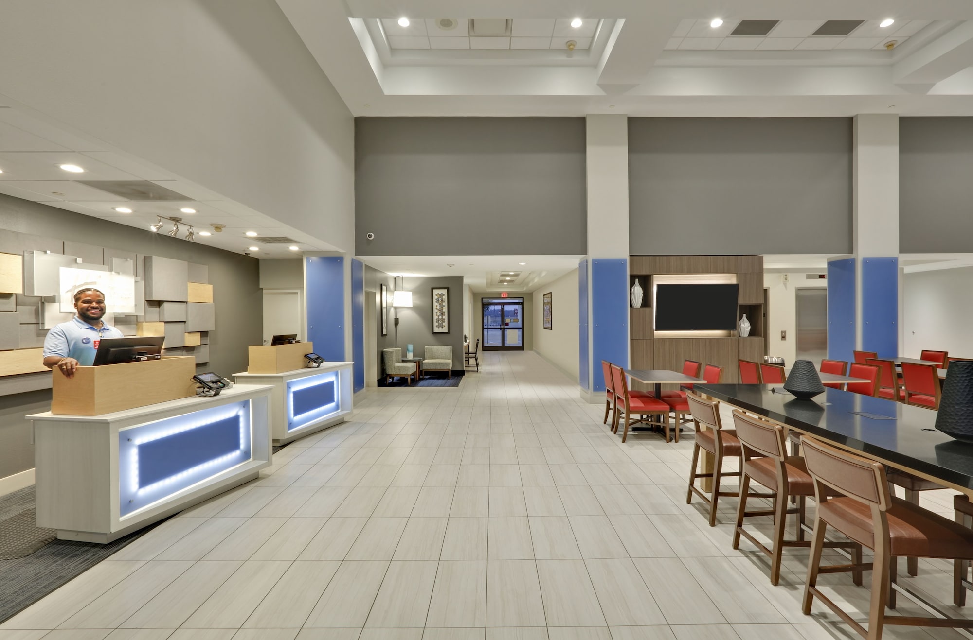 Holiday Inn Express & Suites Irving Conv Ctr - Las Colinas