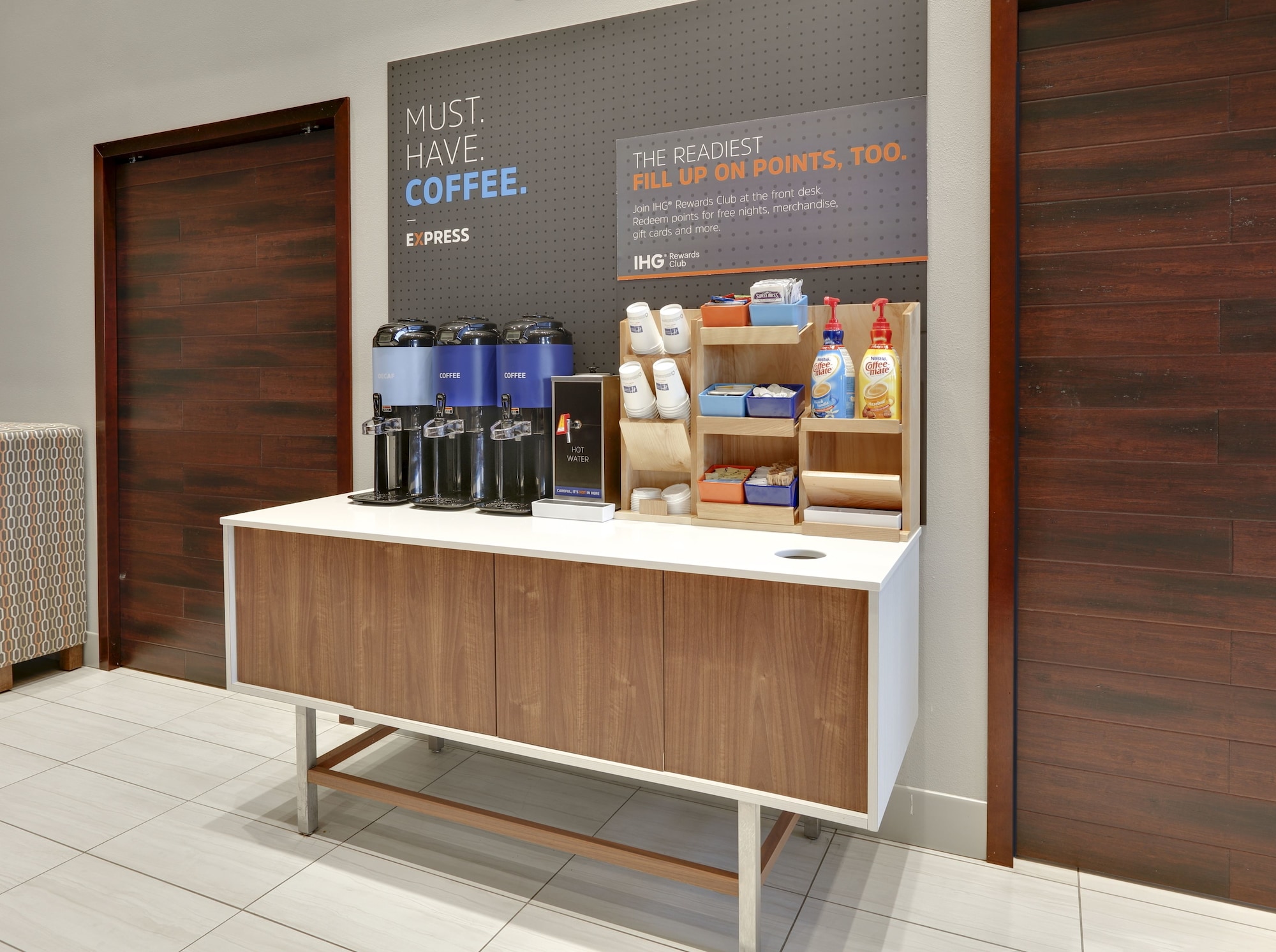 Holiday Inn Express & Suites Irving Conv Ctr - Las Colinas
