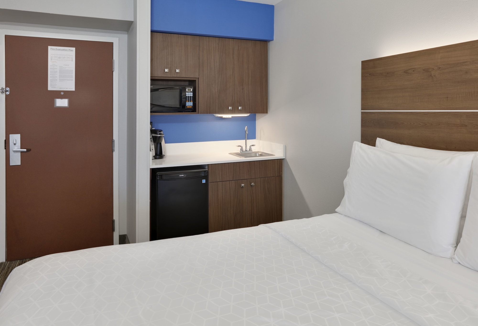 Holiday Inn Express & Suites Irving Conv Ctr - Las Colinas
