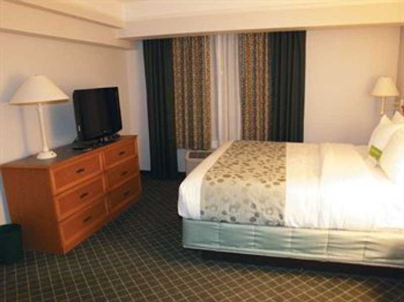 La Quinta Inn & Suites Dallas DFW Airport North