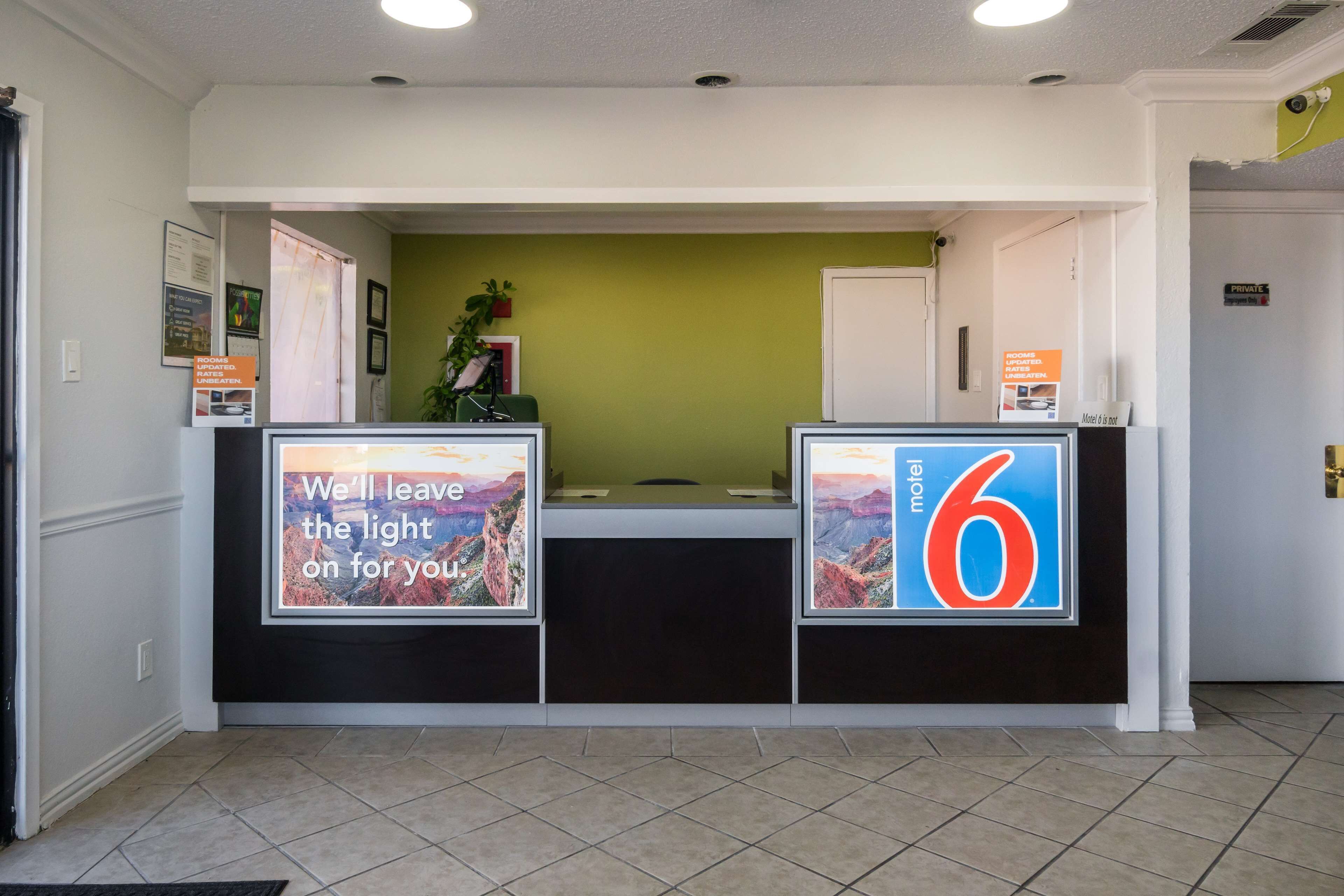 Motel 6 Irving, TX - Loop 12