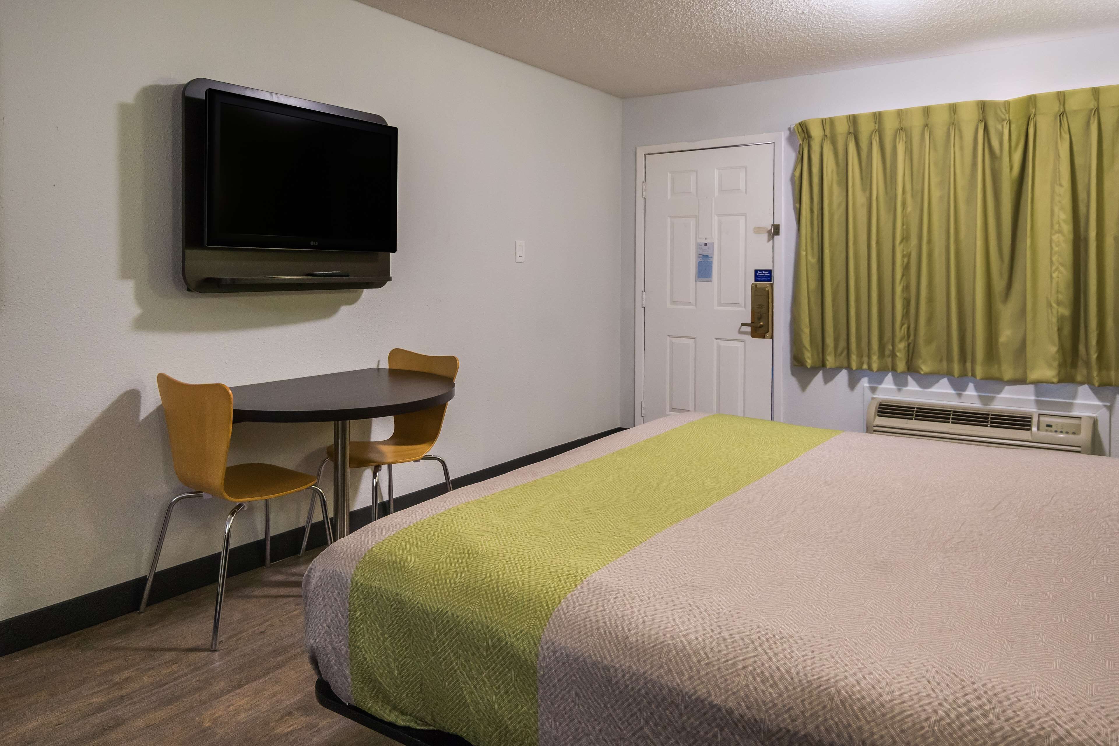Motel 6 Irving, TX - Loop 12