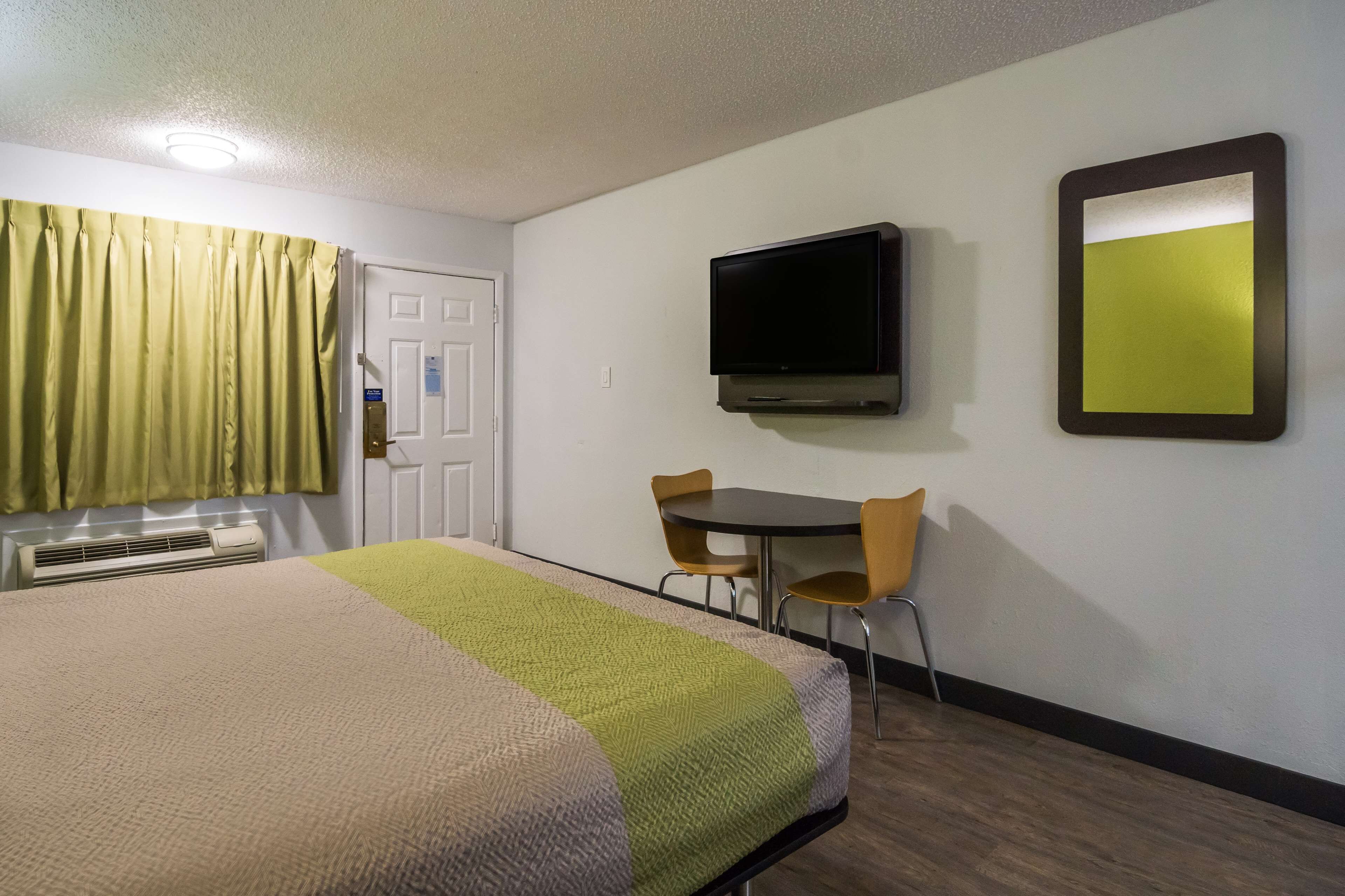 Motel 6 Irving, TX - Loop 12
