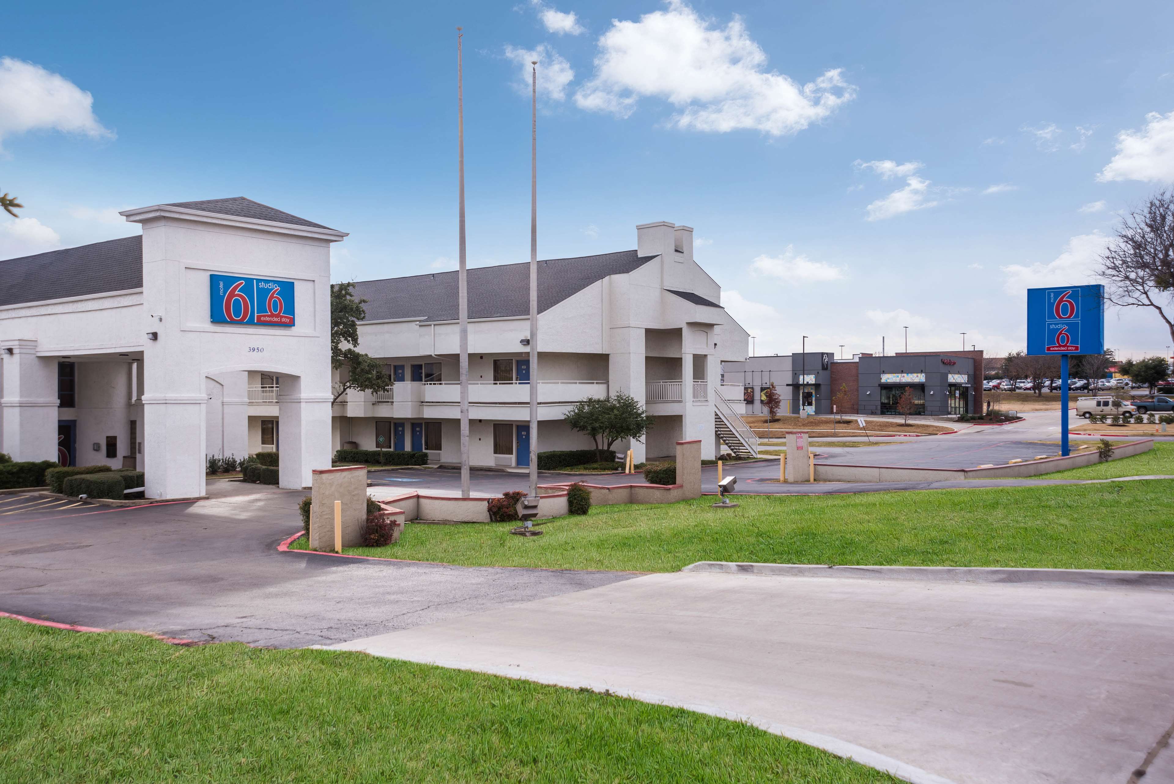 Studio 6 Dallas - Irving DFW Airport East
