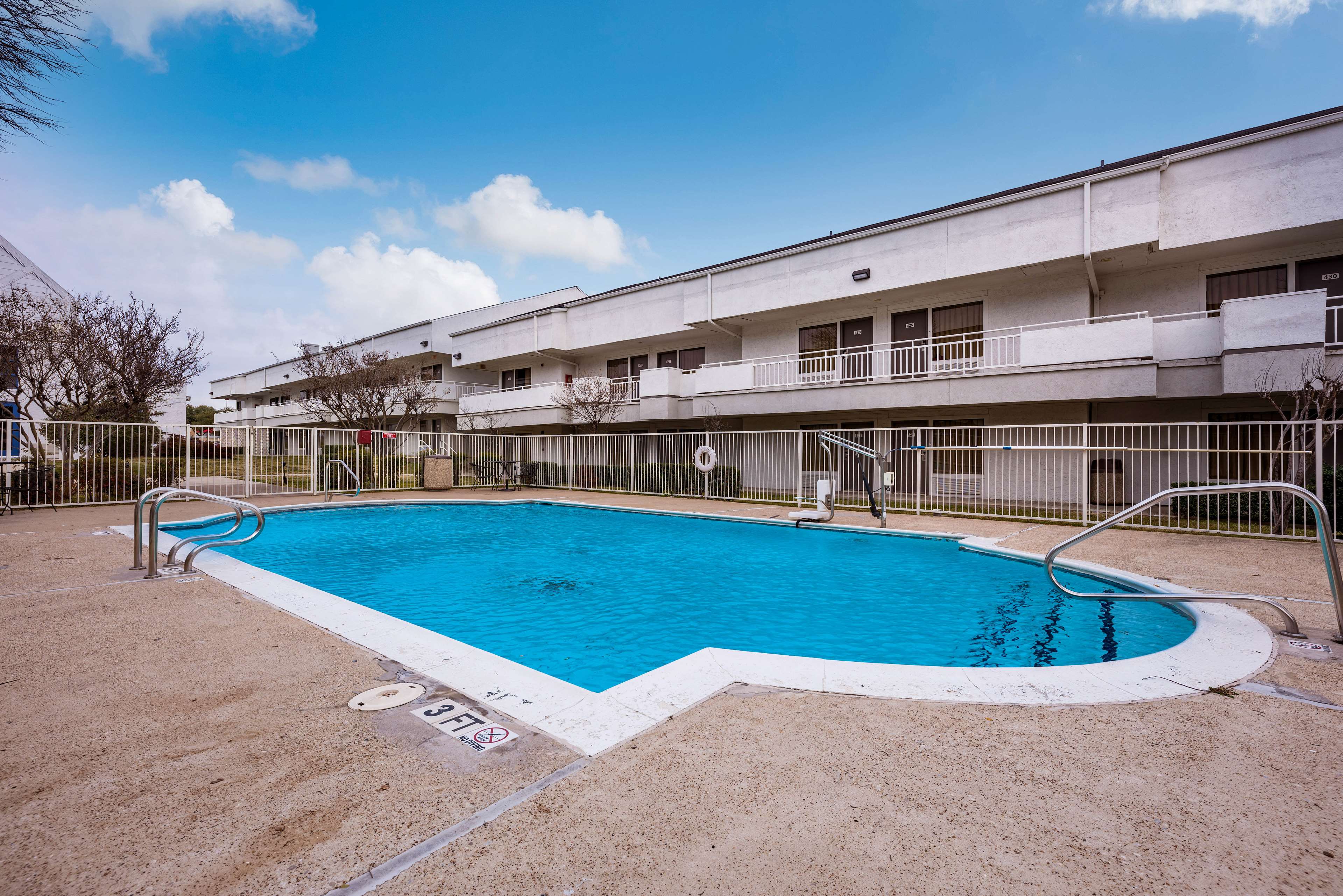 Studio 6 Dallas - Irving DFW Airport East