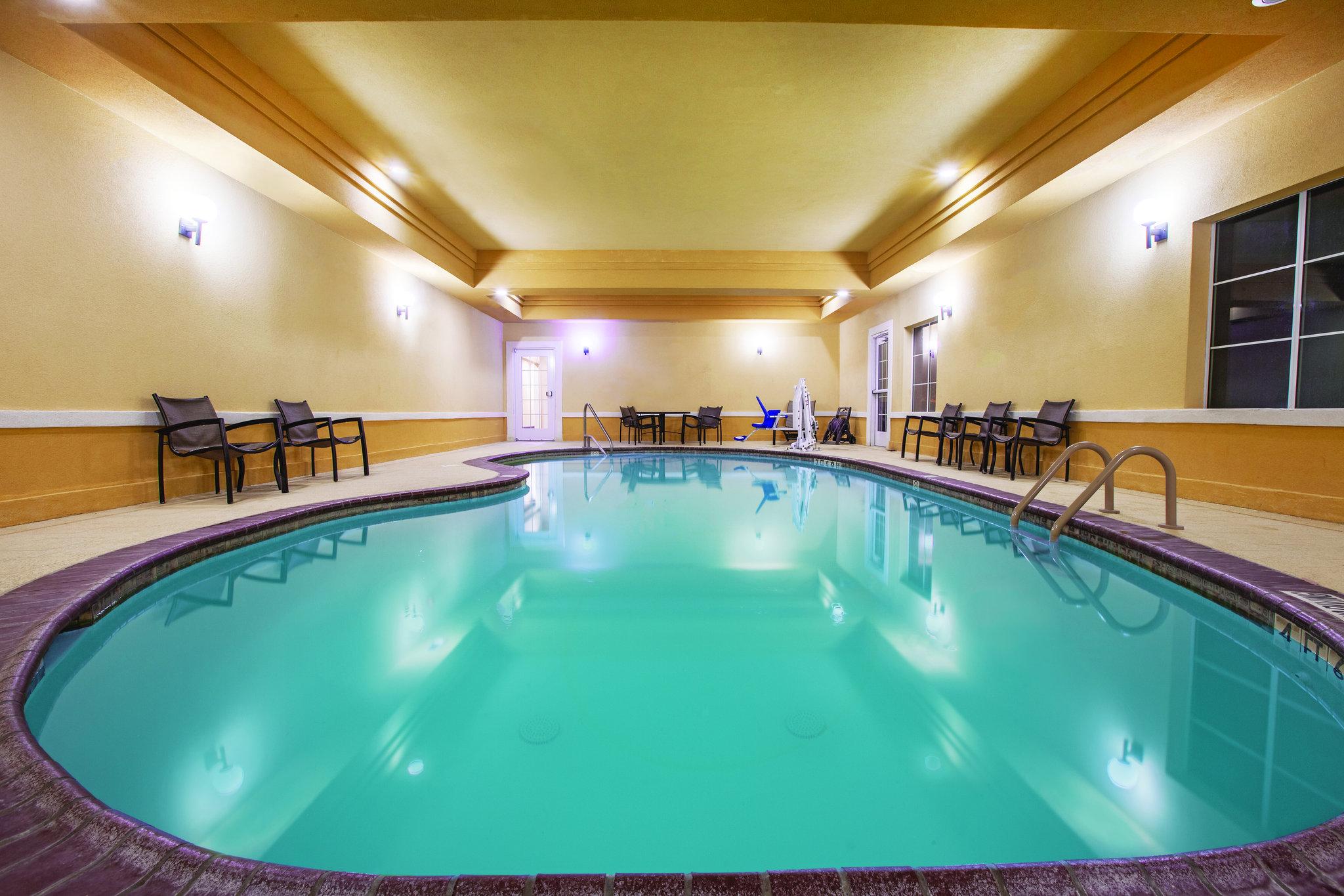 La Quinta Inn & Suites by Wyndham Jacksonville TX