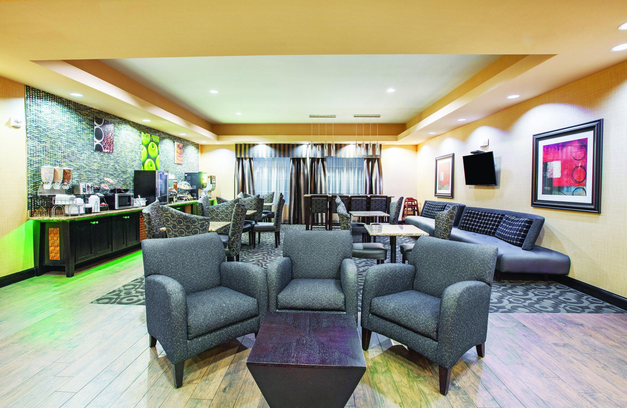 La Quinta Inn & Suites by Wyndham Jacksonville TX