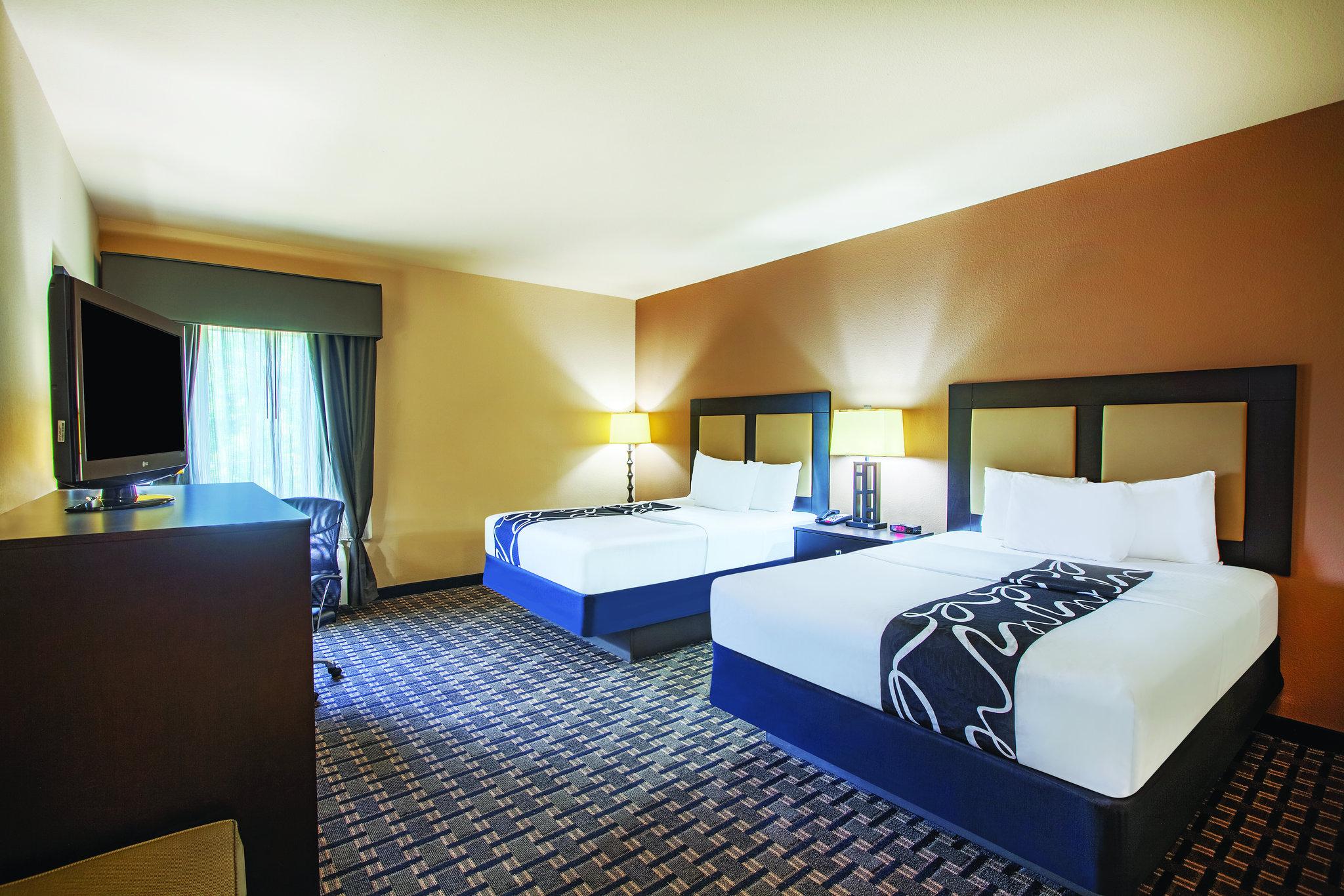 La Quinta Inn & Suites by Wyndham Jacksonville TX