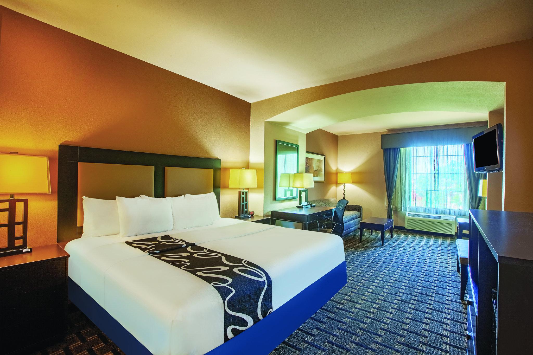 La Quinta Inn & Suites by Wyndham Jacksonville TX