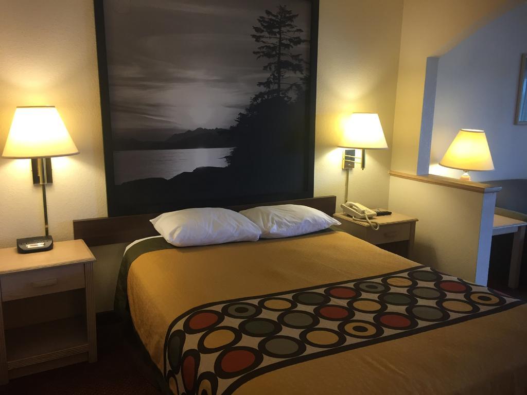 Super 8 by Wyndham Jasper TX