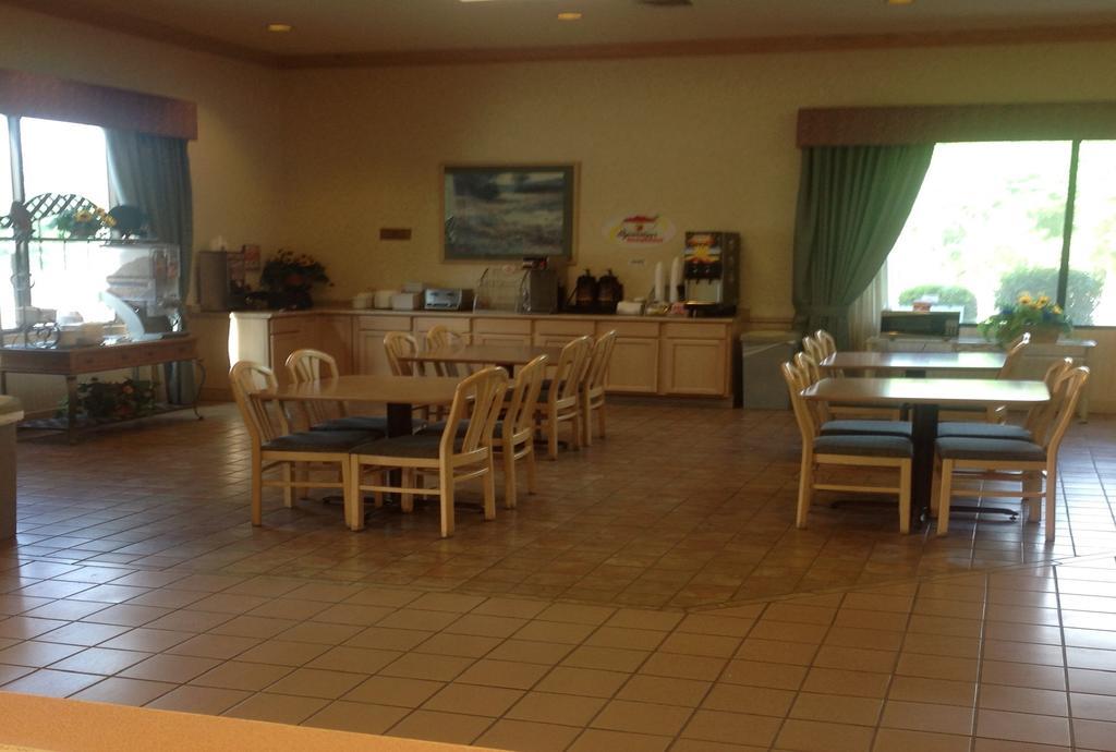 Super 8 by Wyndham Jasper TX