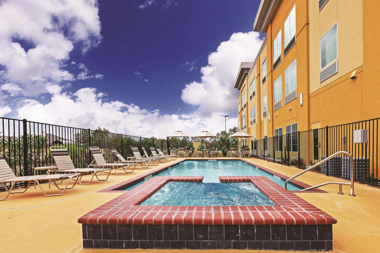 La Quinta Inn & Suites by Wyndham Jourdanton - Pleasanton