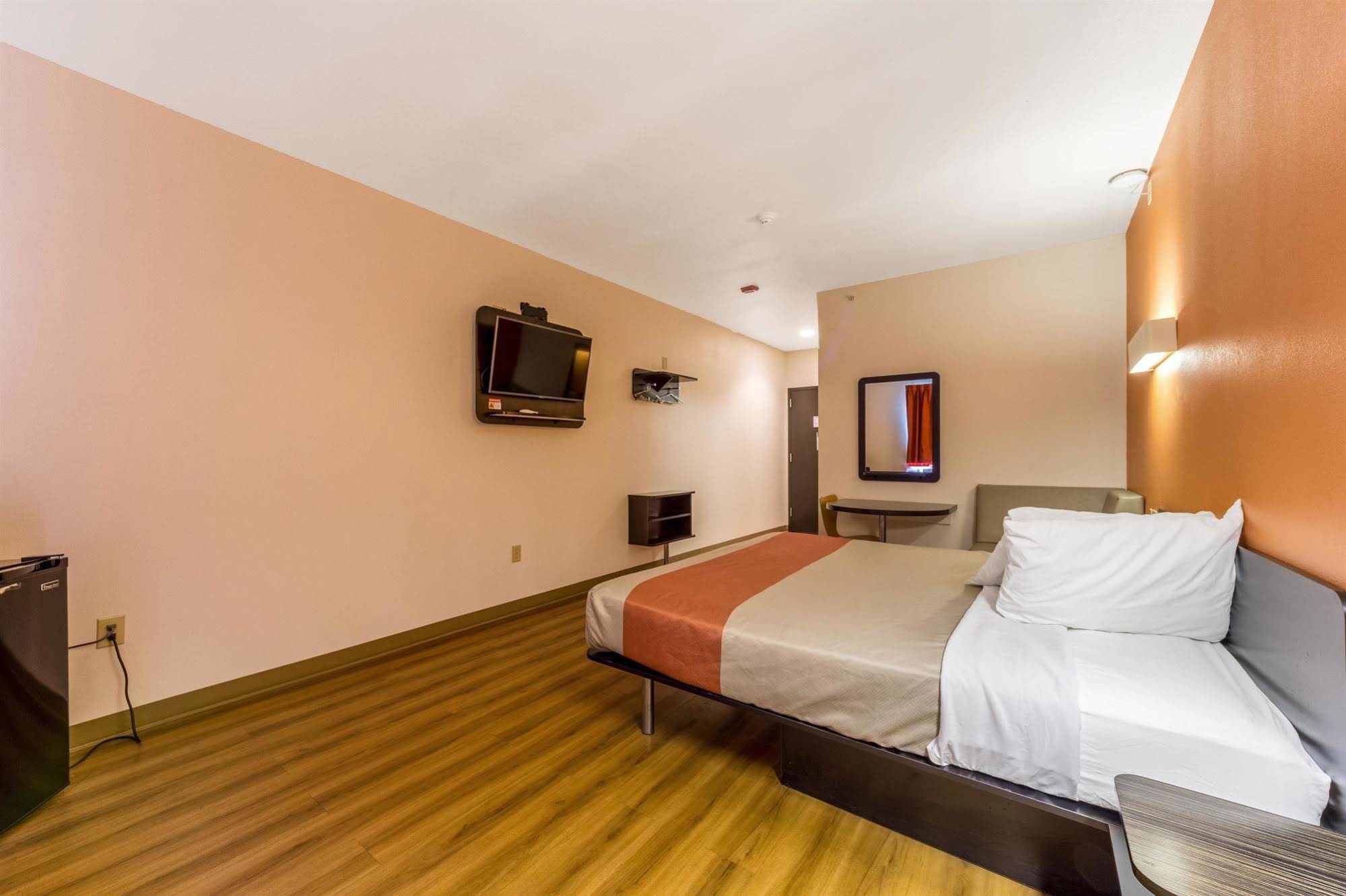 Motel 6 Jourdanton