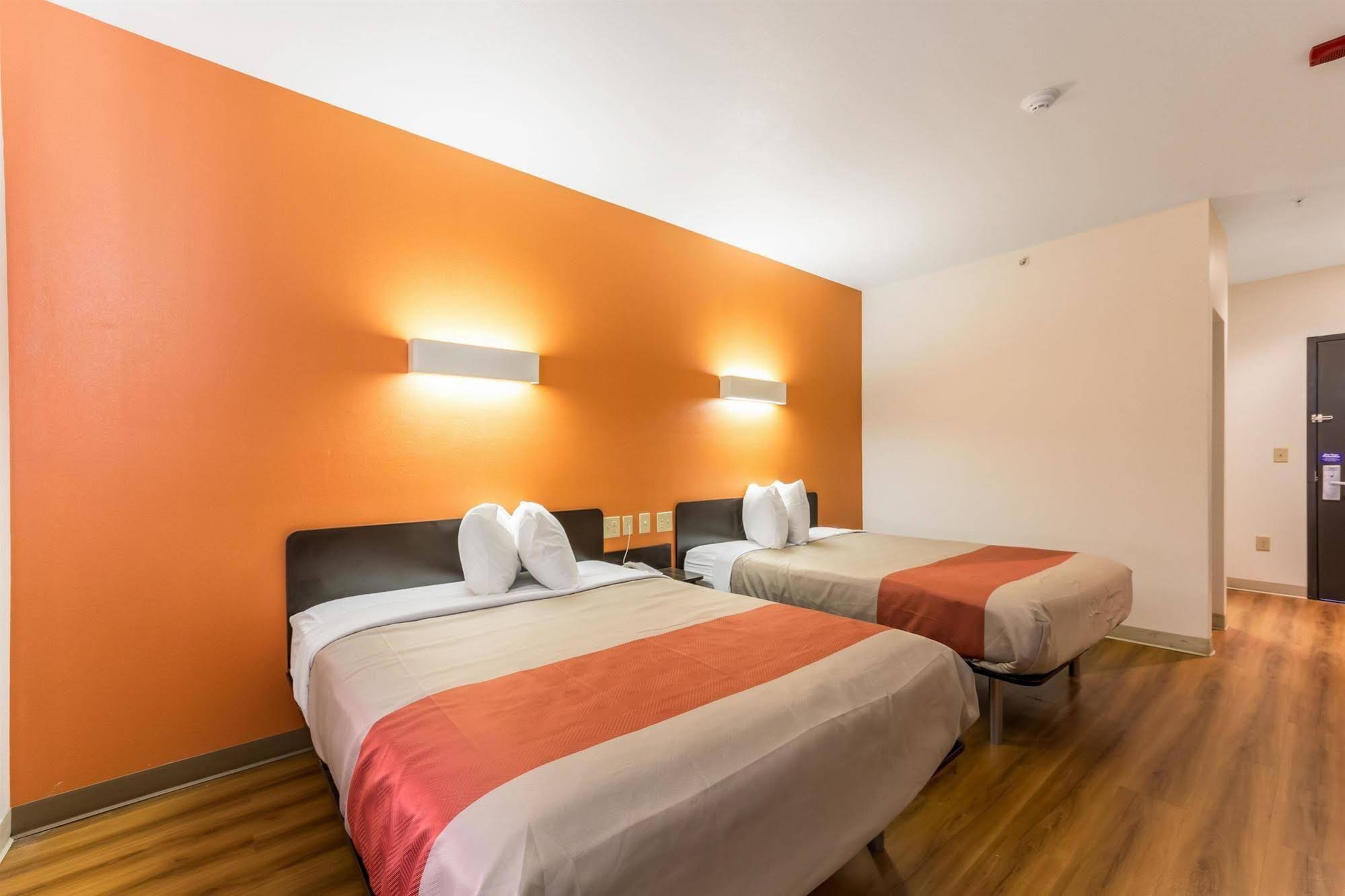 Motel 6 Jourdanton