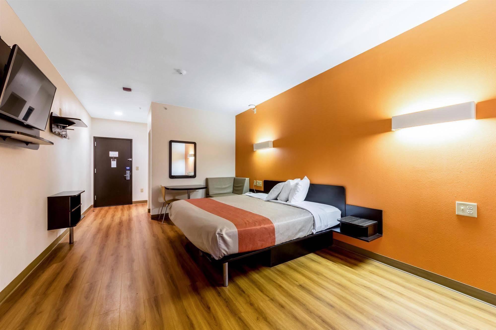 Motel 6 Jourdanton
