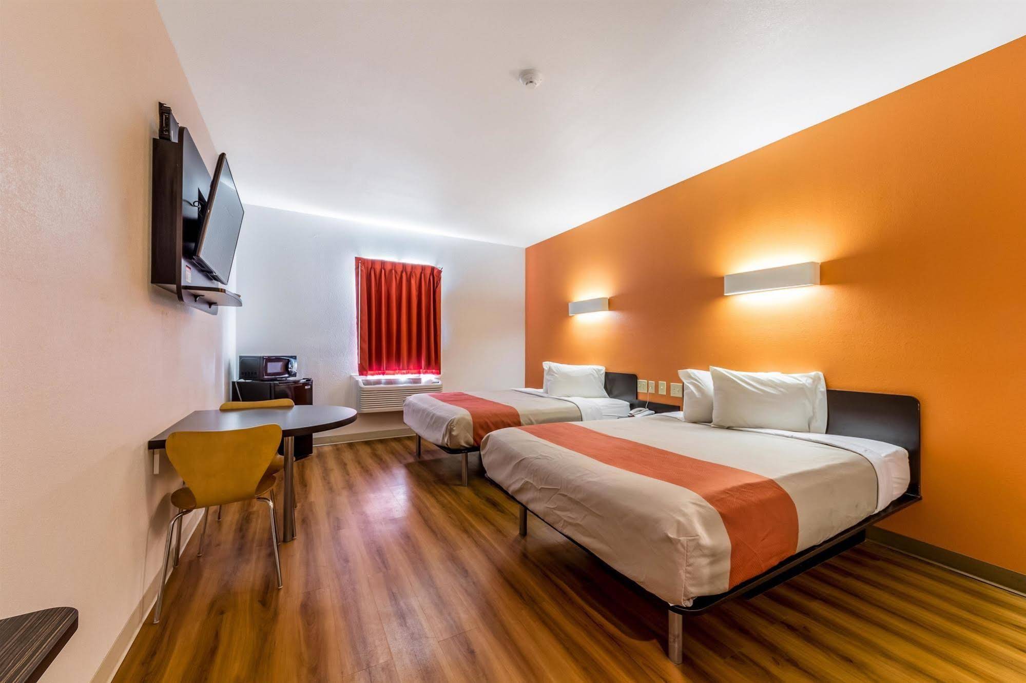 Motel 6 Jourdanton