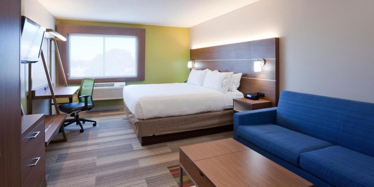 Holiday Inn Express & Suites Junction