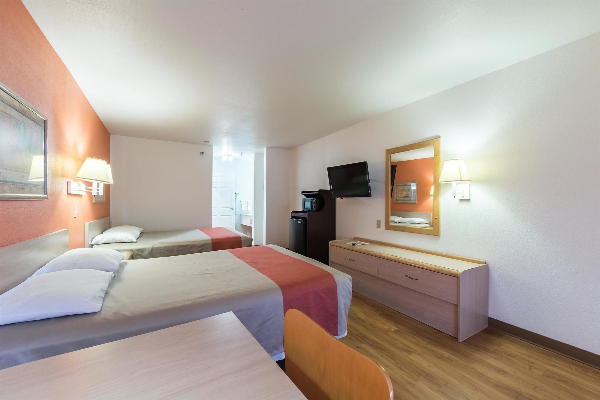 Motel 6 Junction