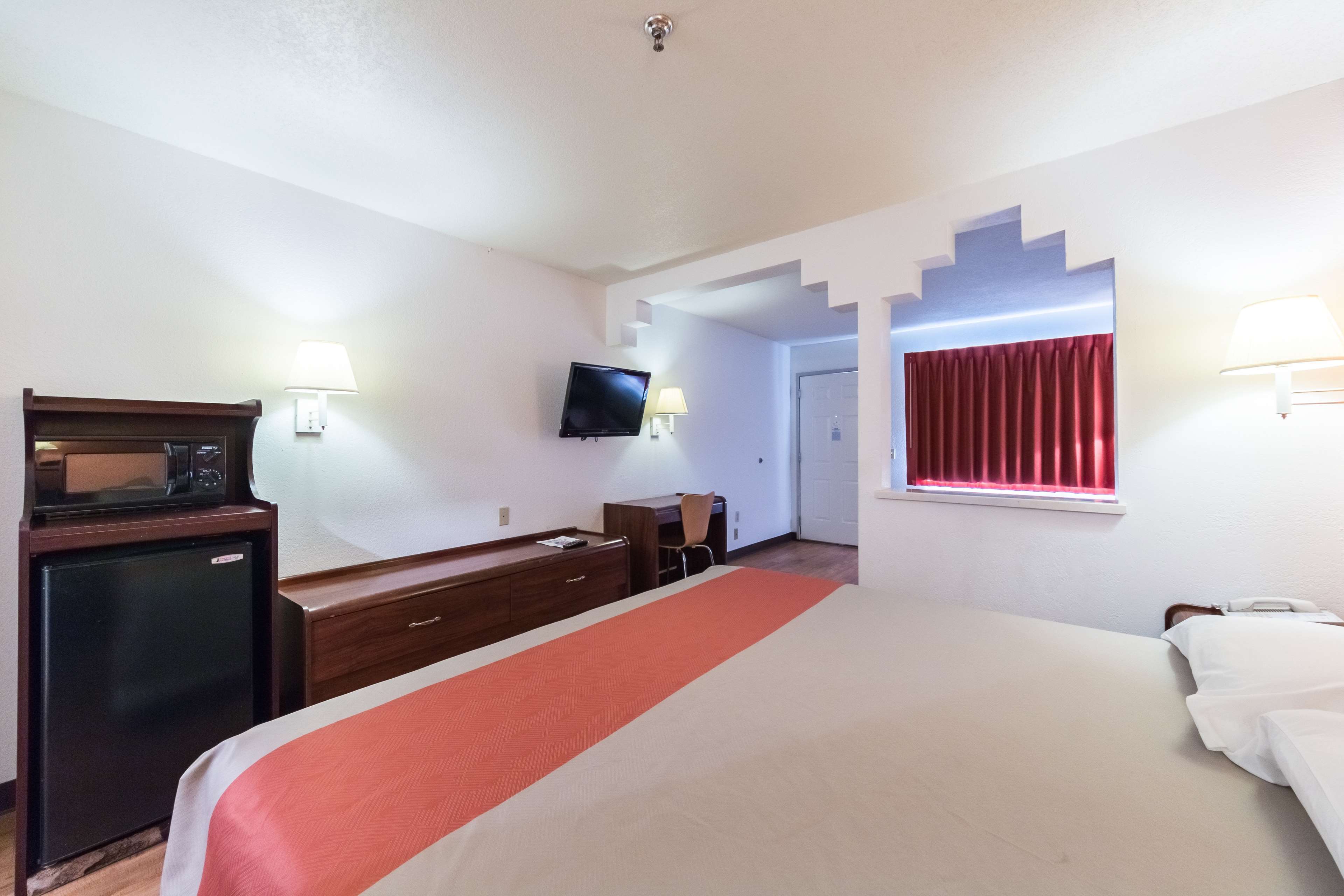 Motel 6 Junction