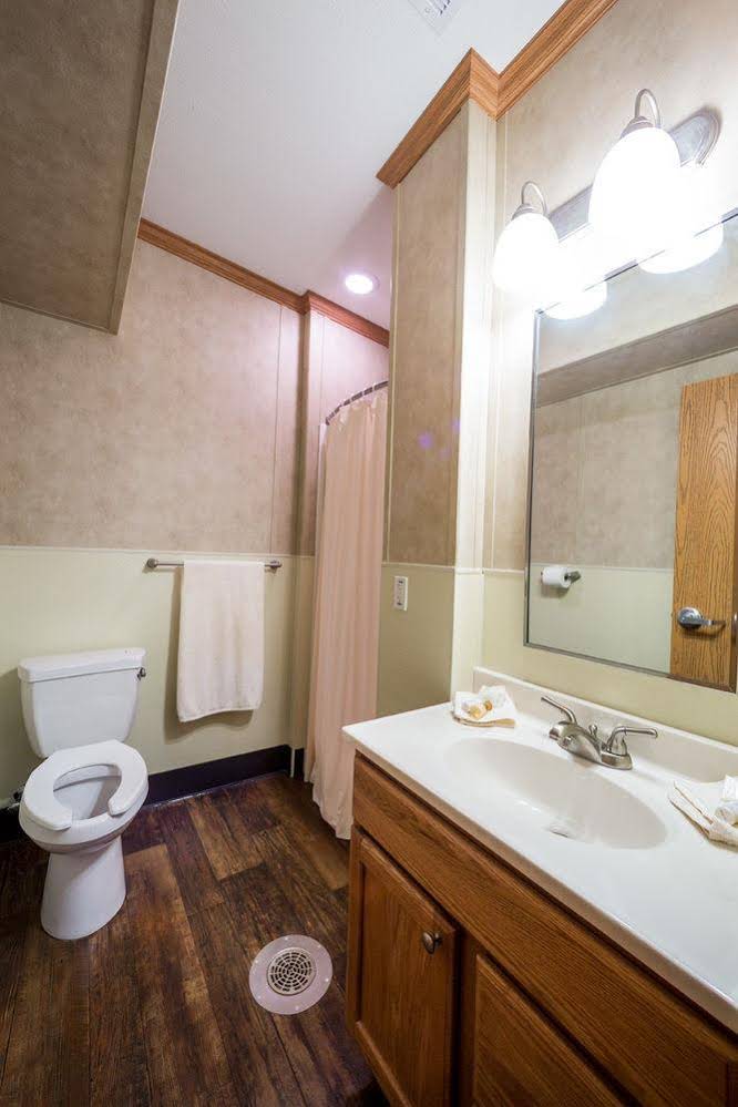 Karnes County Lodge