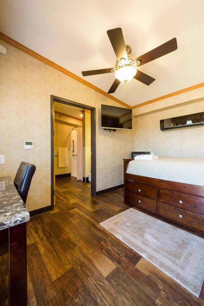Karnes County Lodge